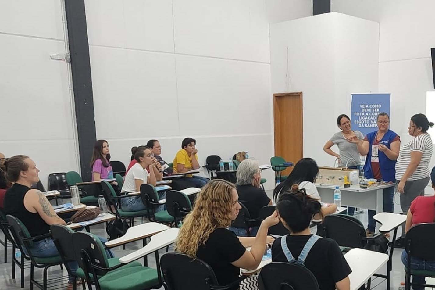 Sanepar e Deseco capacitam mulheres em Toledo