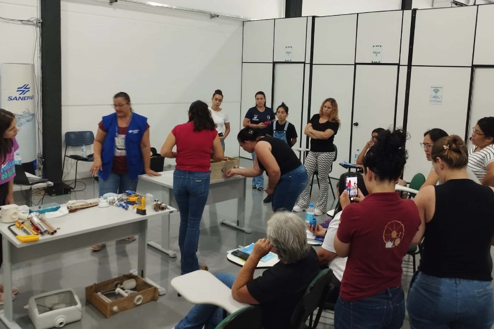 Sanepar e Deseco capacitam mulheres em Toledo