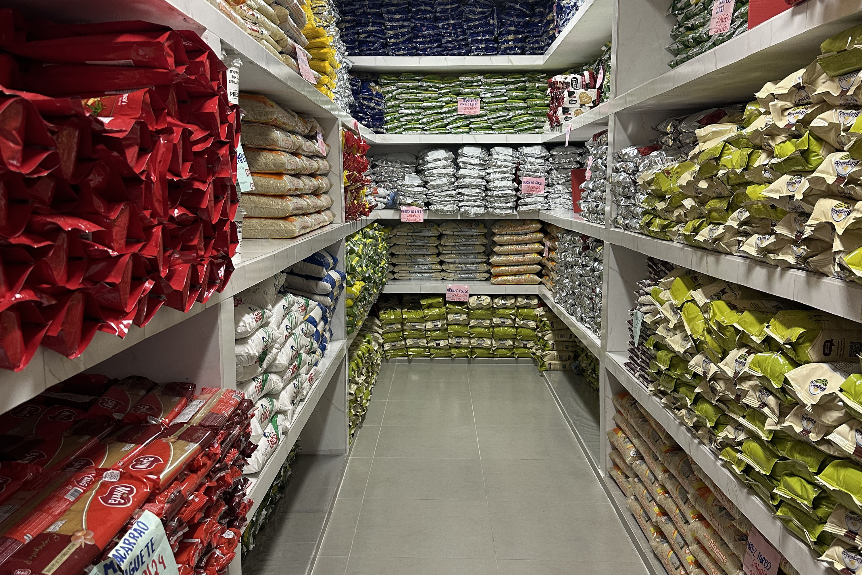 A 2ª remessa de alimentos não perecíveis para as escolas estaduais já está em andamento