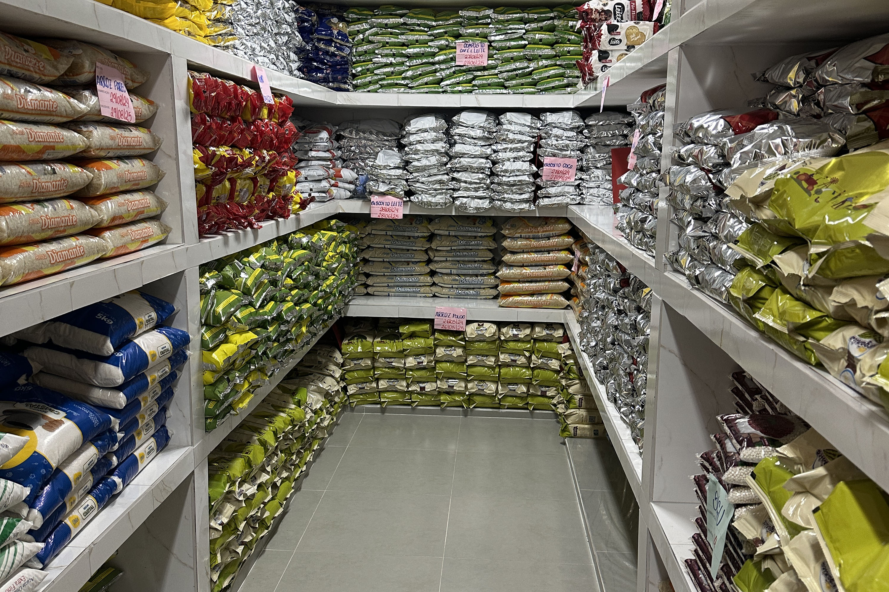 A 2ª remessa de alimentos não perecíveis para as escolas estaduais já está em andamento