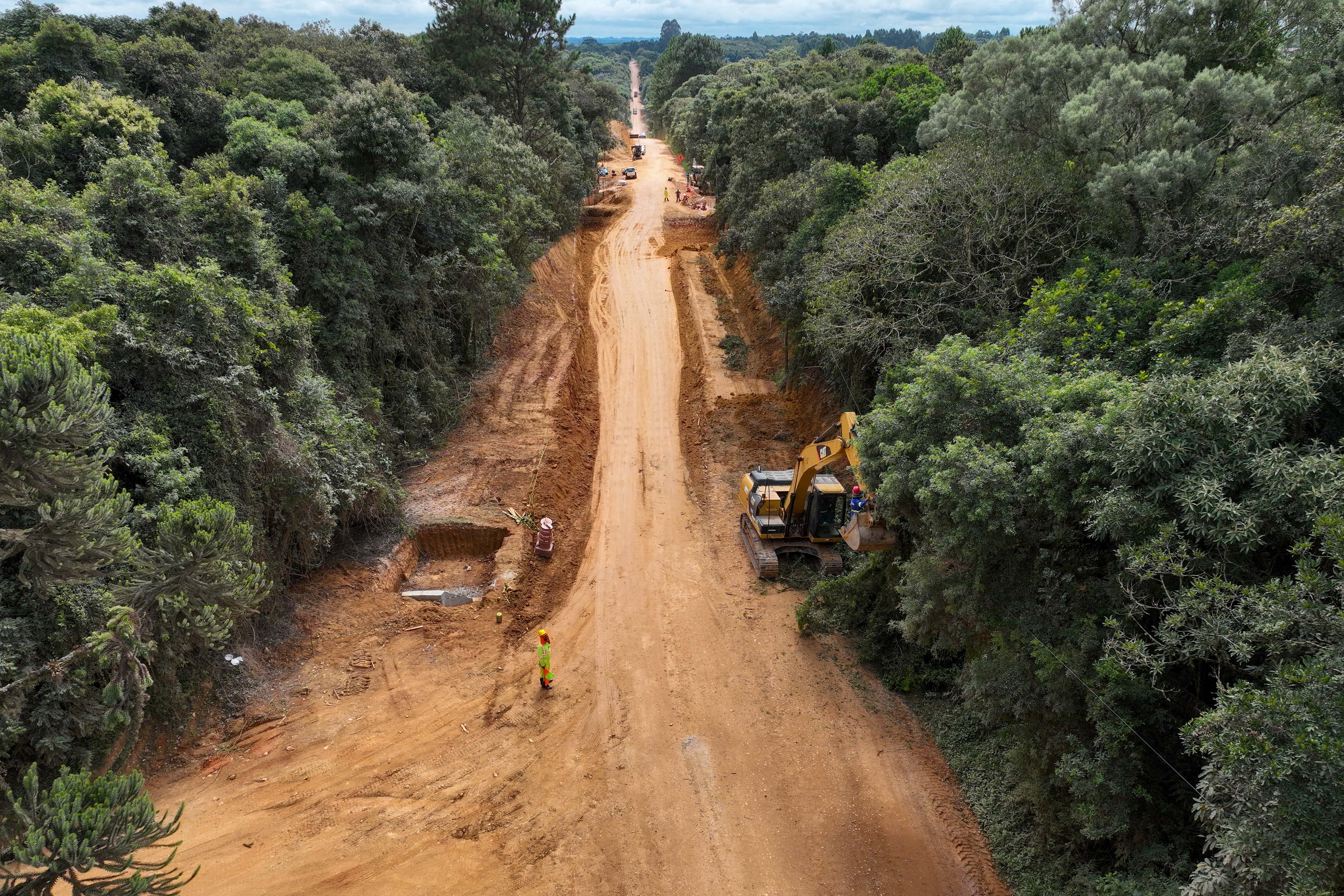 Pavimentação entre Mandirituba e São José dos Pinhais avança com drenagem e terraplenagem
