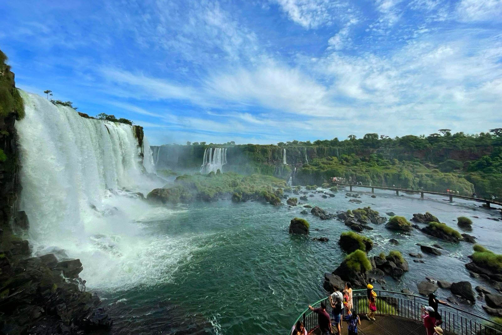 SETU No feriadão, Paraná registra grande movimento turístico e quase 100% de ocupação hoteleira