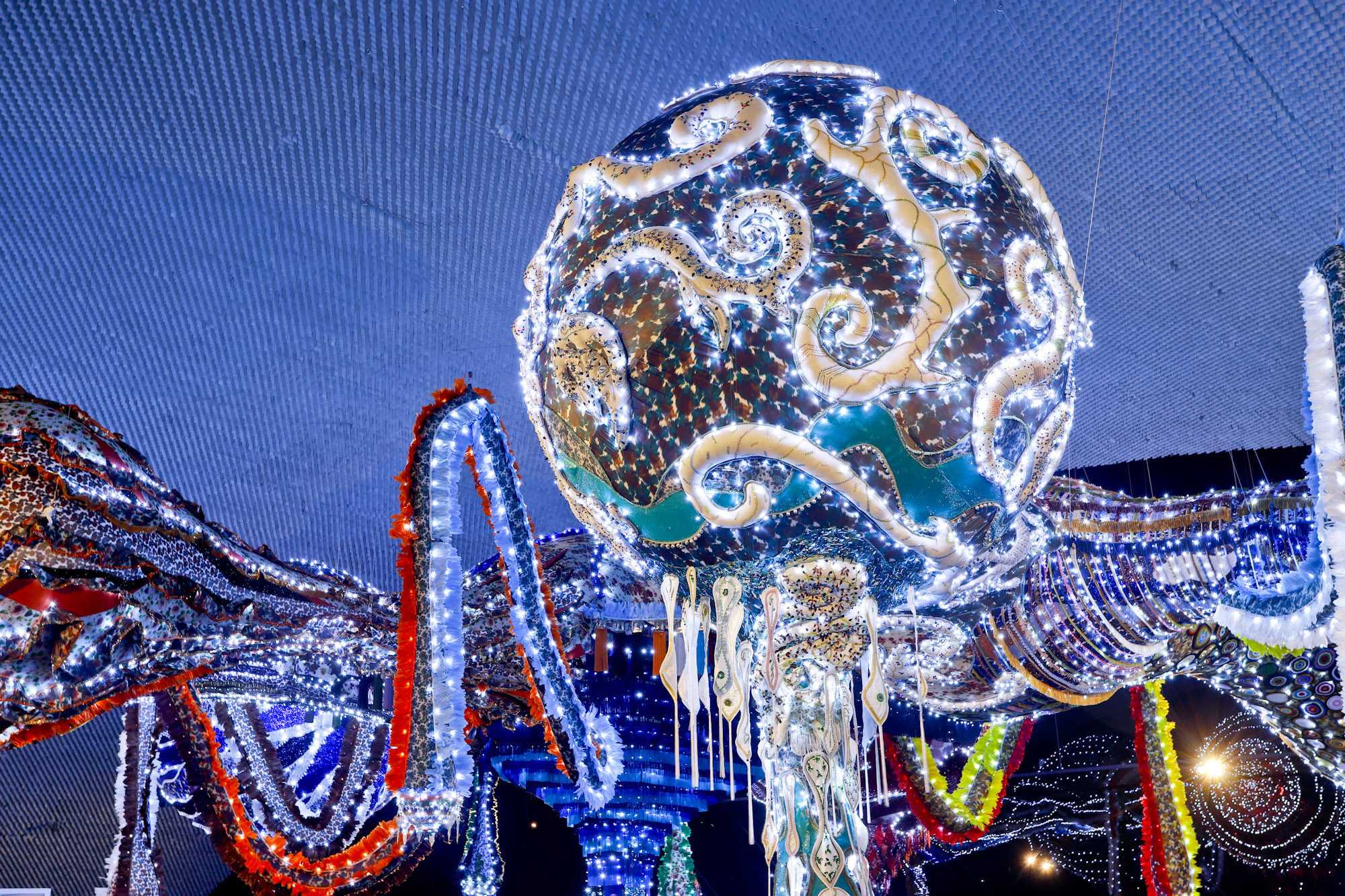 MON é destaque em importante publicação de arte internacional