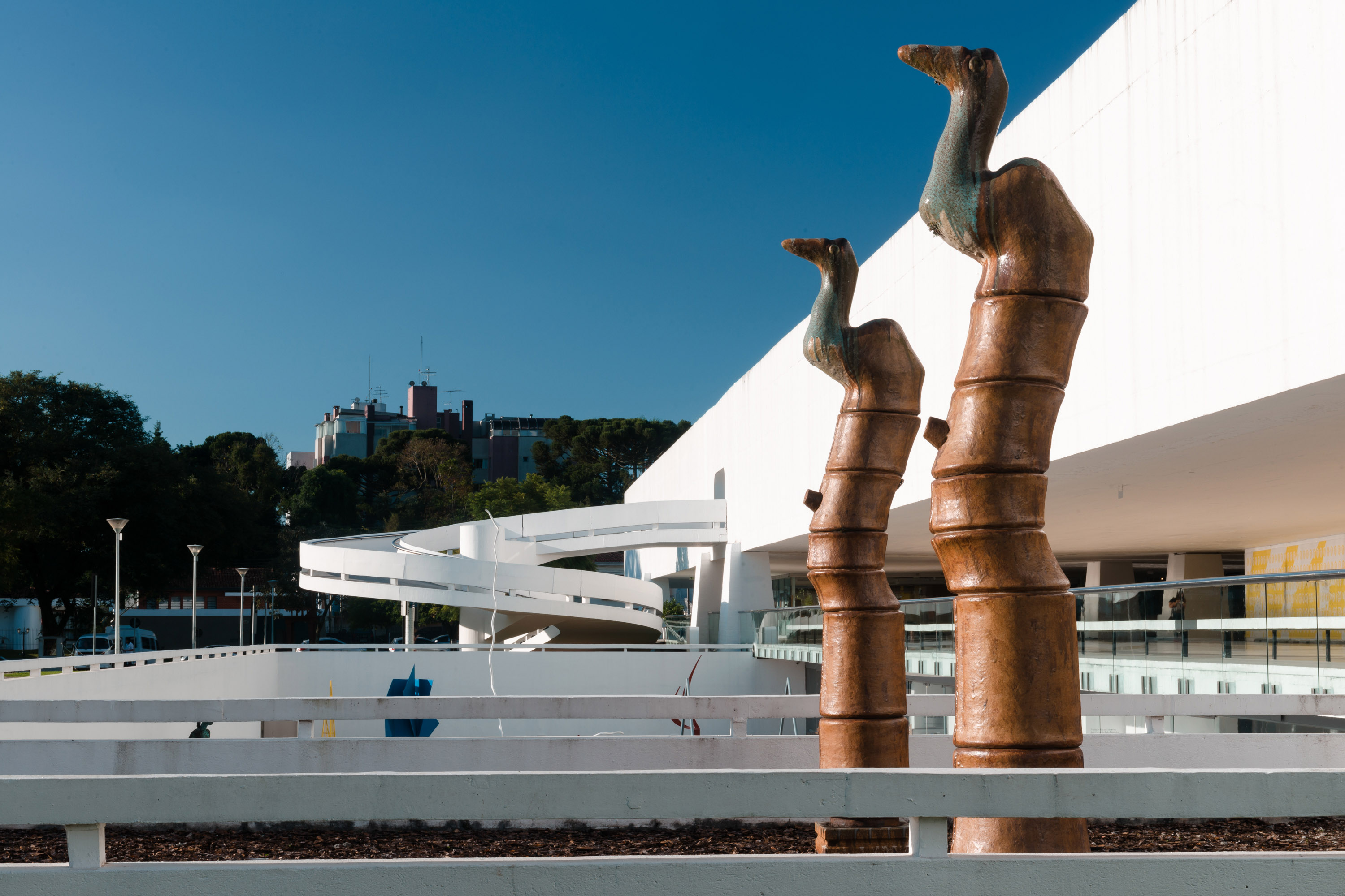 MON é destaque em importante publicação de arte internacional