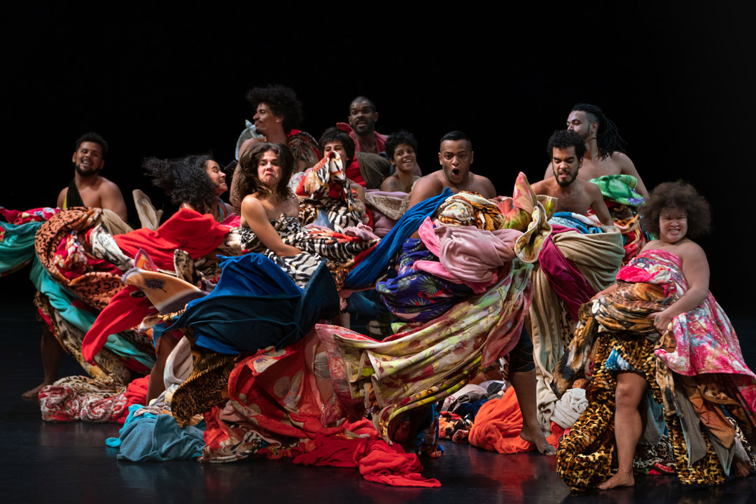 Festival Curitiba - Premiado no Brasil e com temporada em Paris, espetáculo de dança de Lia Rodrigues chega ao Teatro Guaíra