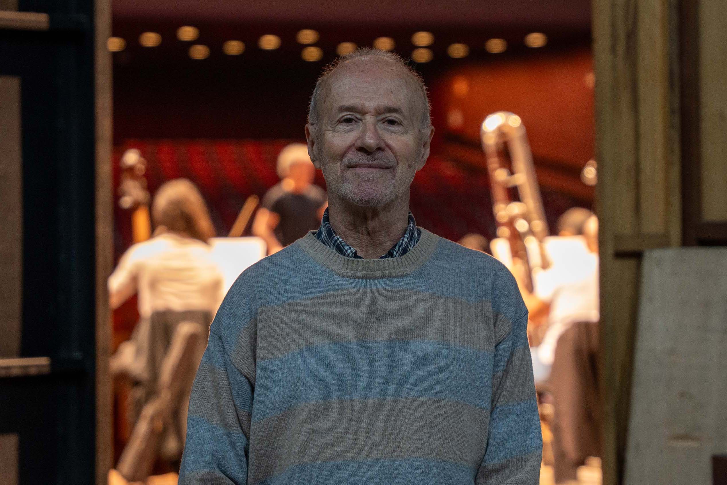 Antonio Mariano Thomazini, mais conhecido como Totó, que já foi músico da orquestra e hoje atua nos bastidores.