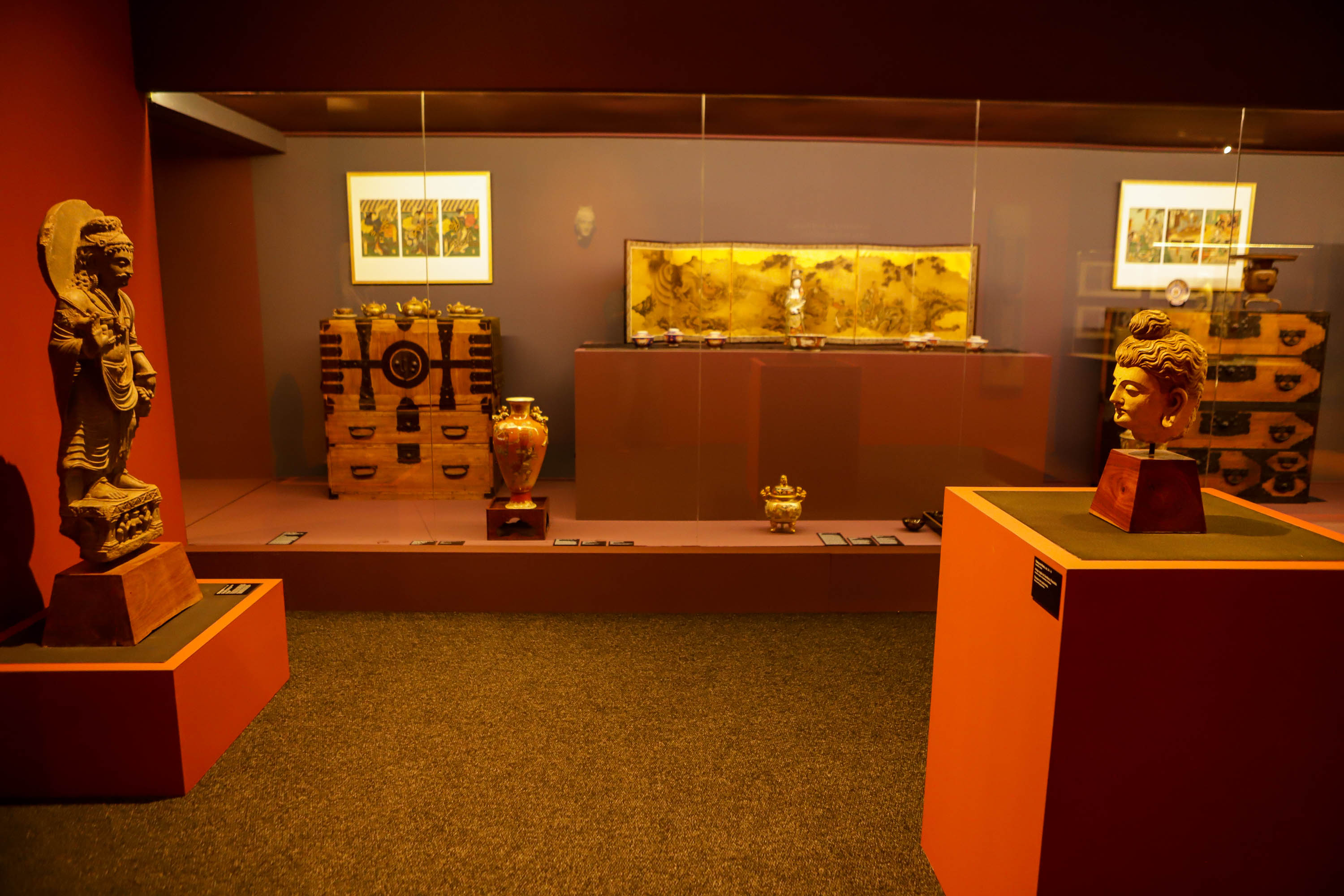 MON realiza oficina de gravura inspirada na coleção asiática