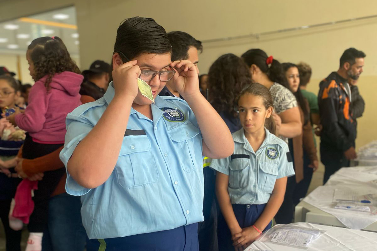 Alunos de Itaperuçu e Tunas do Paraná são os primeiros a receber óculos do Programa Bons Olhos