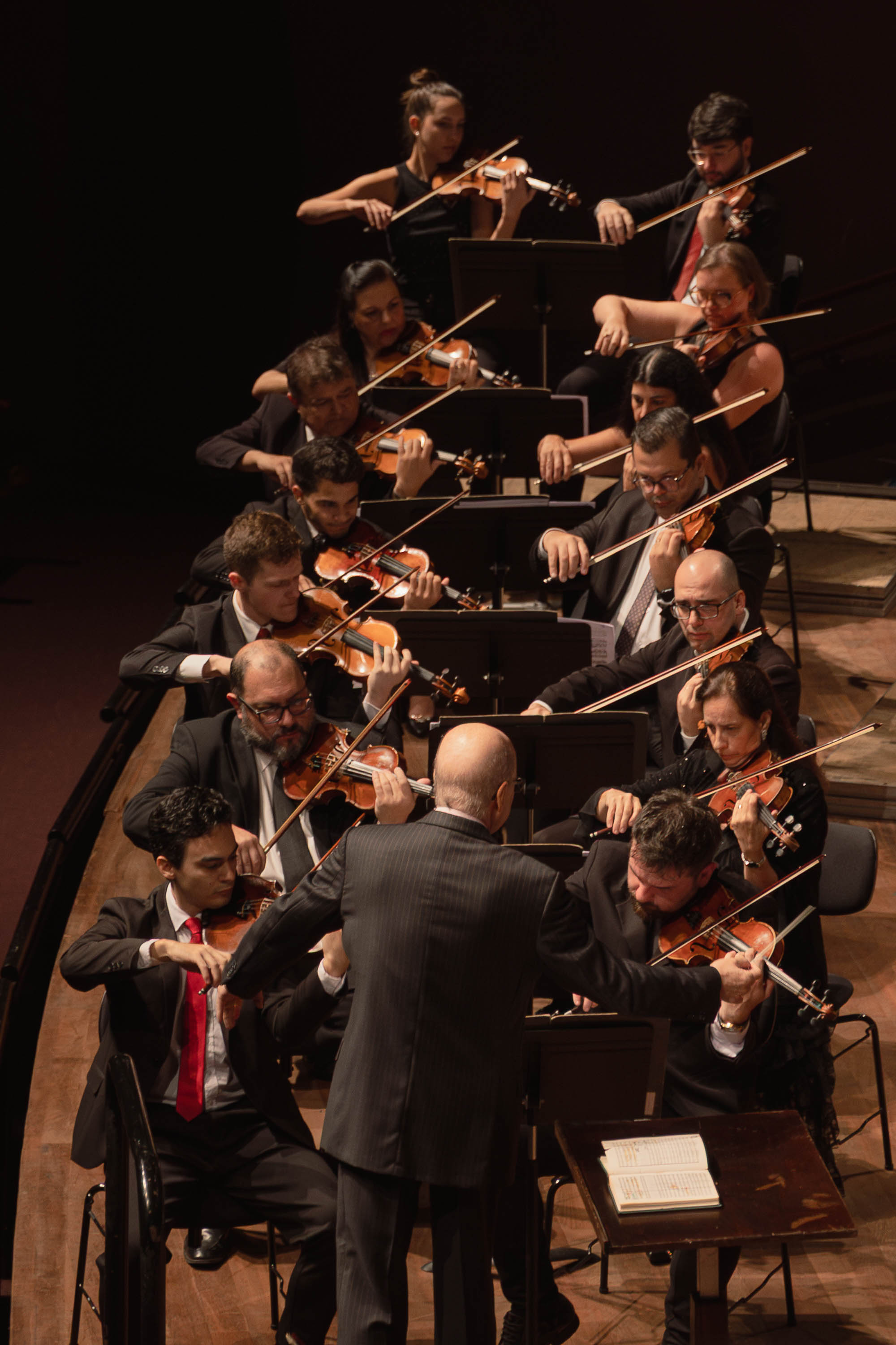 Orquestra Sinfônica comemora 40 anos com show monumental com 200 pessoas no palco