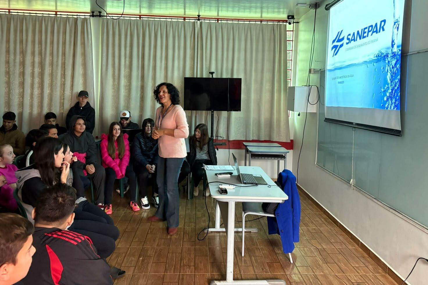 Sanepar entrega material pedagógico com enfoque ambiental para escolas de Apucarana