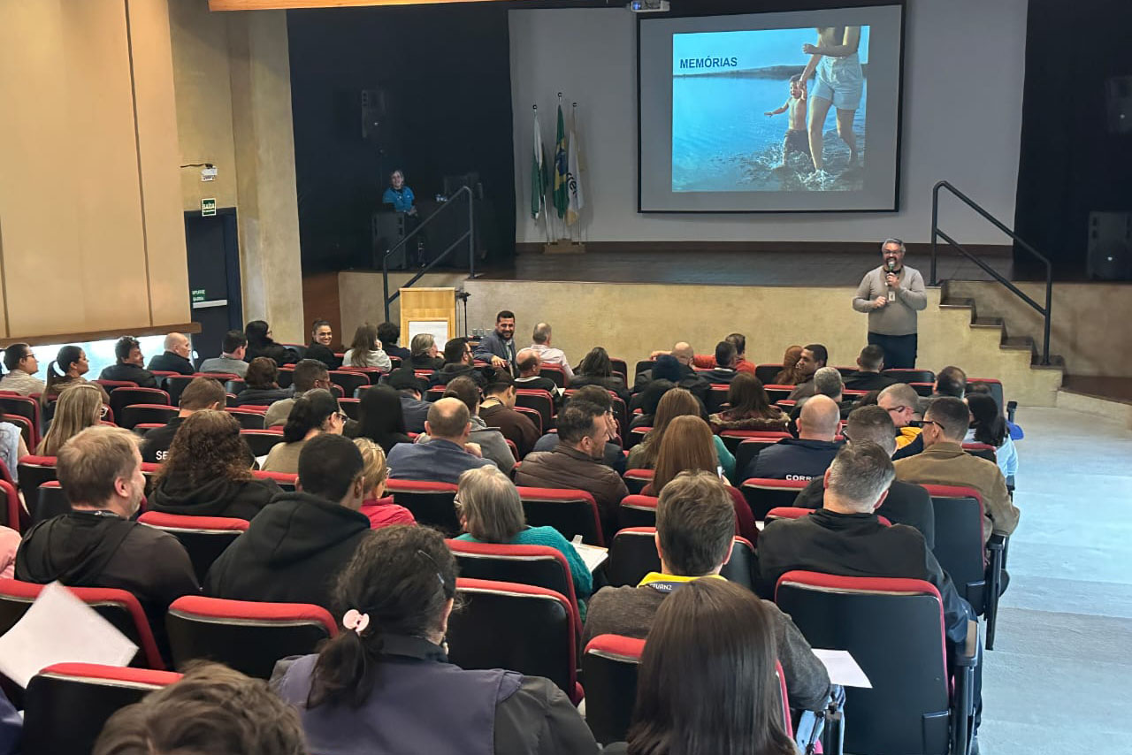 Sanepar entrega material pedagógico com enfoque ambiental para escolas de Apucarana