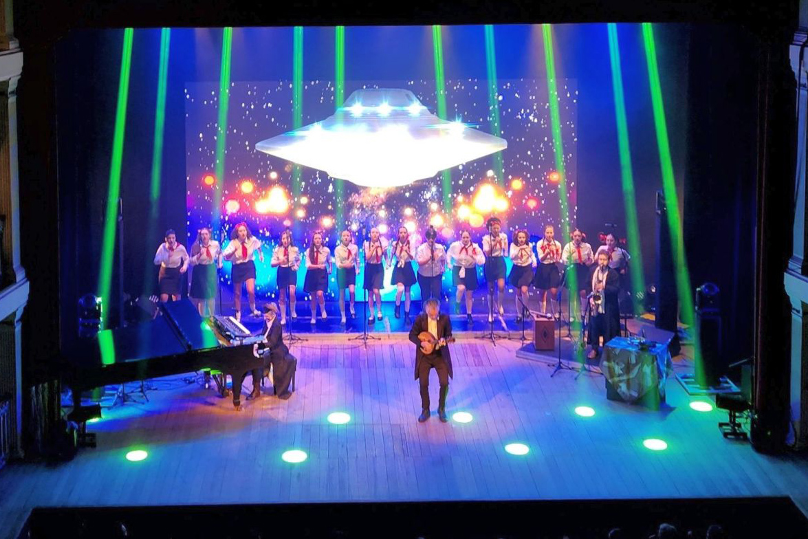 Universo musical cômico de Sbørnia Kontr’Atracka retorna ao Guairão