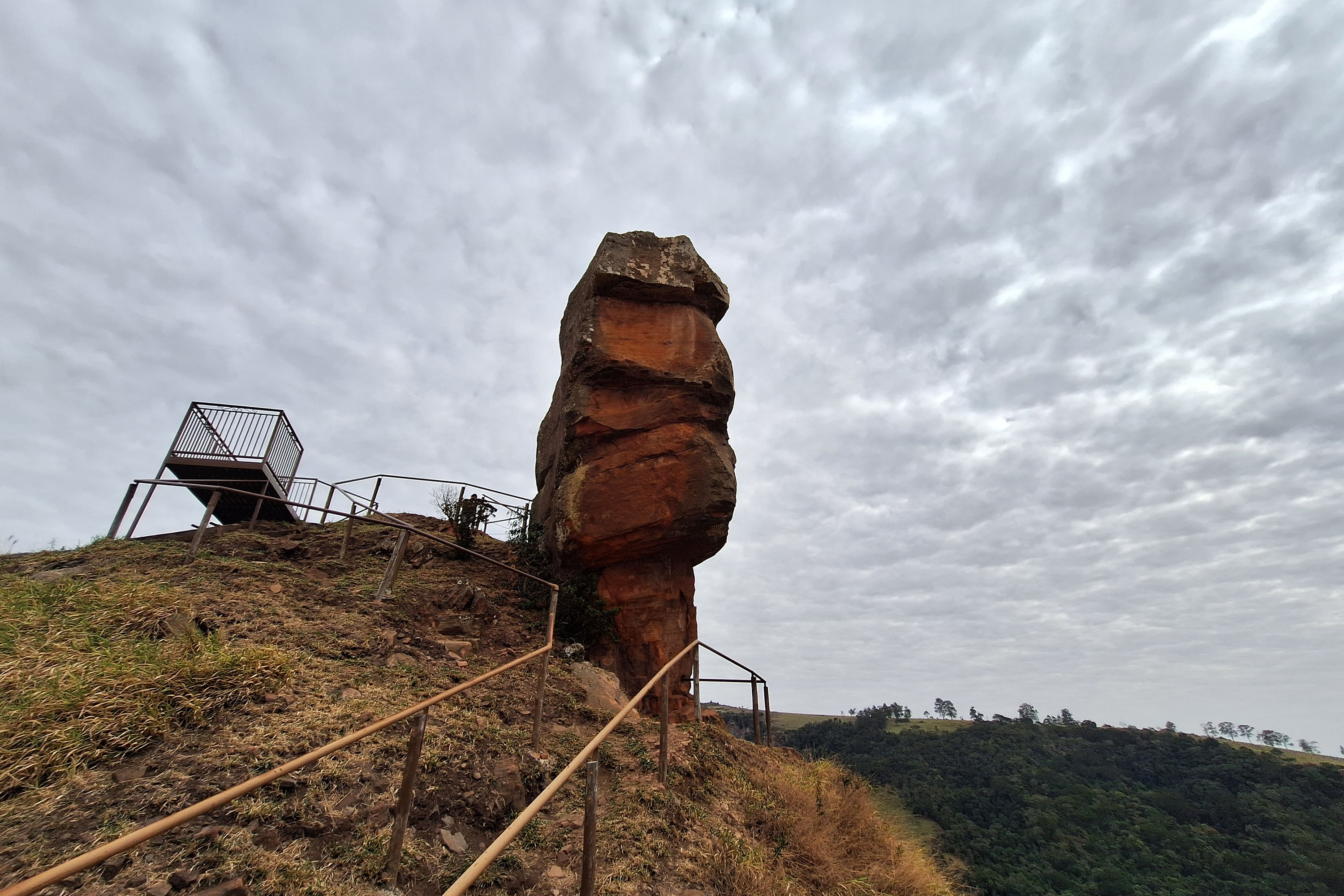 SETU - Com vista para a Represa de Chavantes, maior tirolesa do Paraná tem 1 km de extensão
