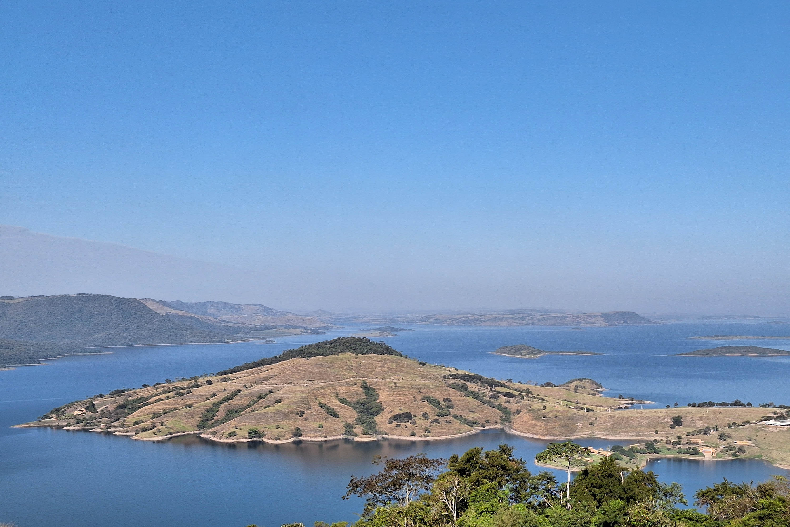 SETU - Com vista para a Represa de Chavantes, maior tirolesa do Paraná tem 1 km de extensão