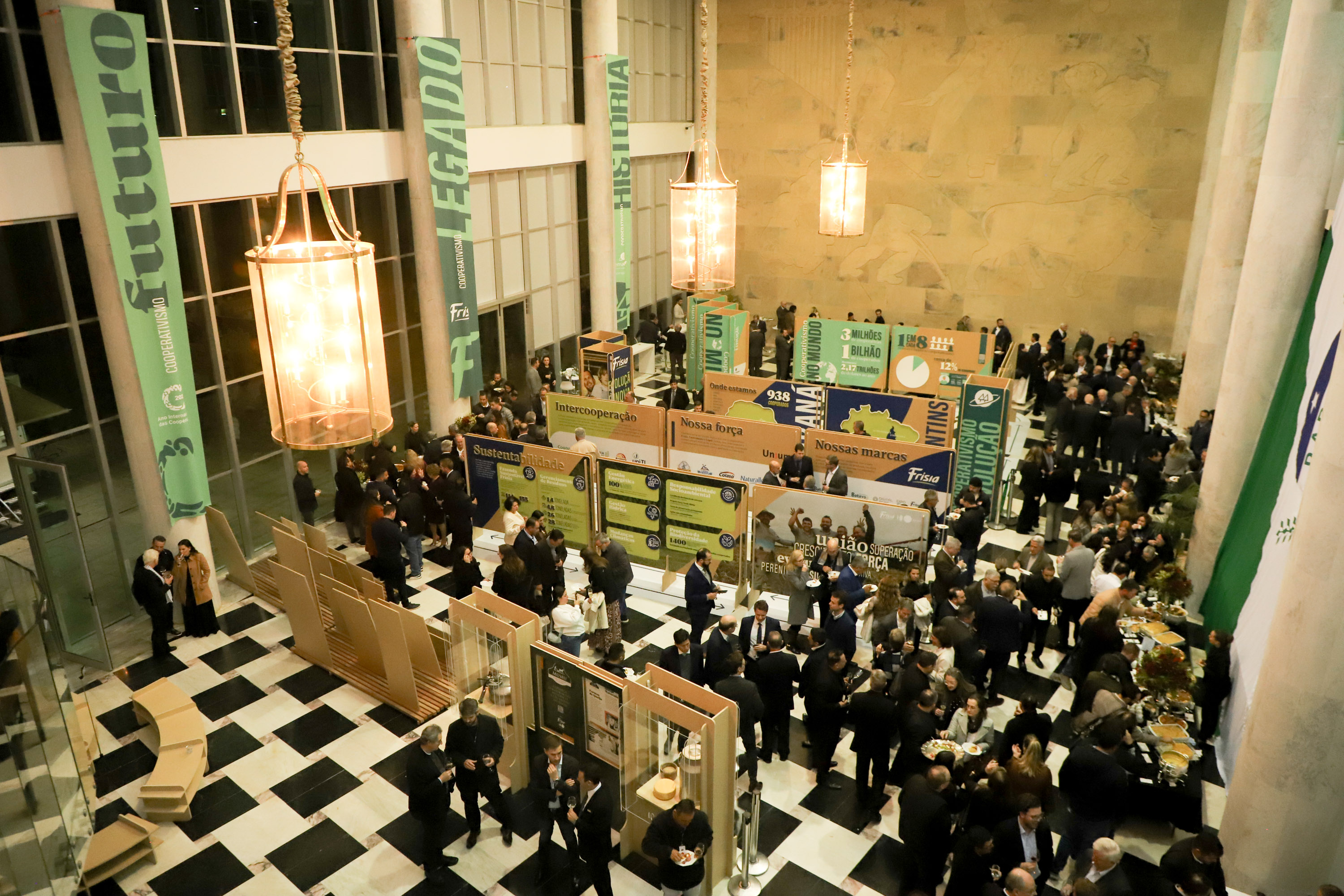 EXPOSIÇÃO 100 ANOS FRISIA