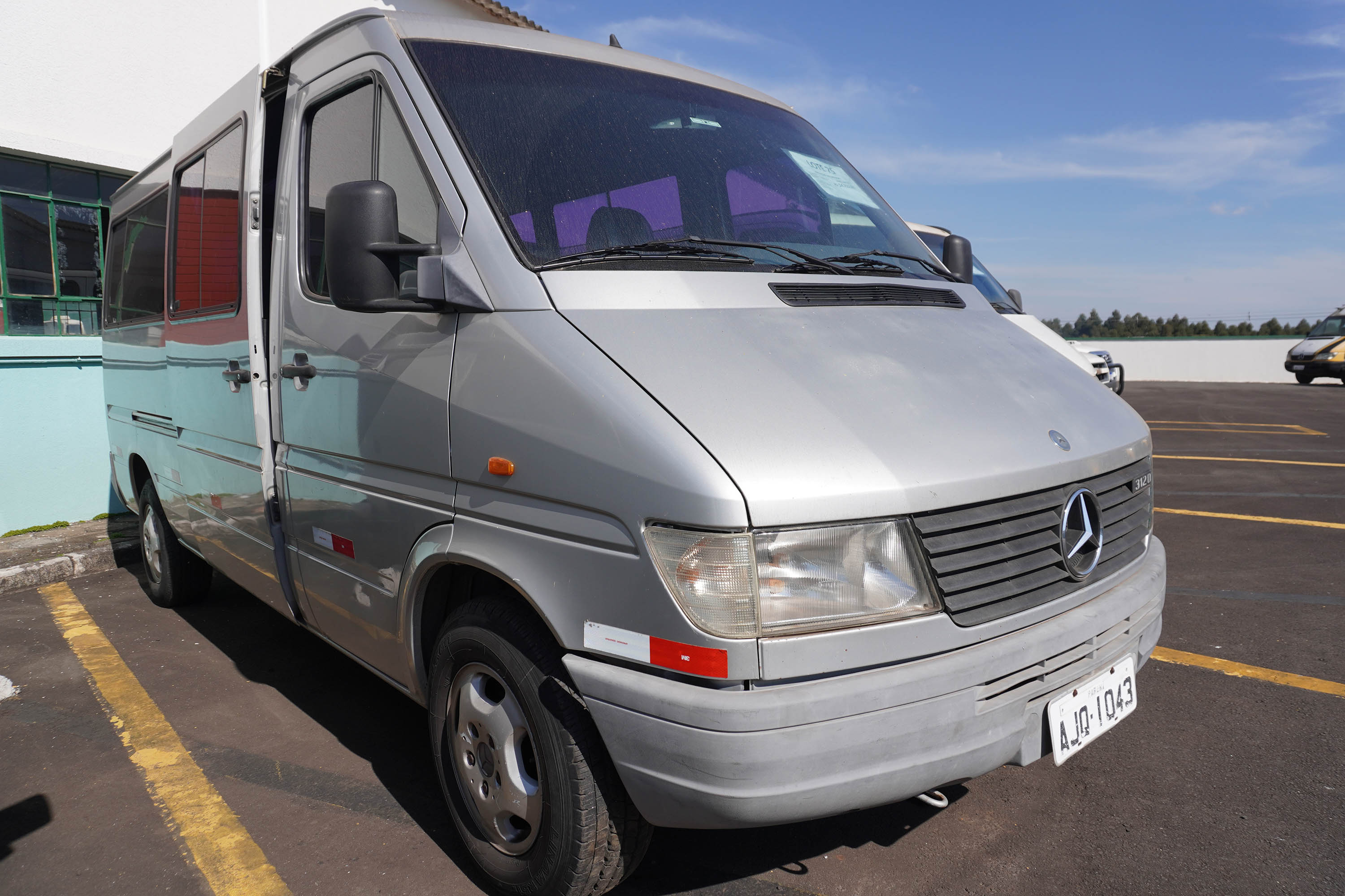 Novo leilão de 76 veículos do Estado não terá taxa do leiloeiro; lote tem Hilux e Triton Sport