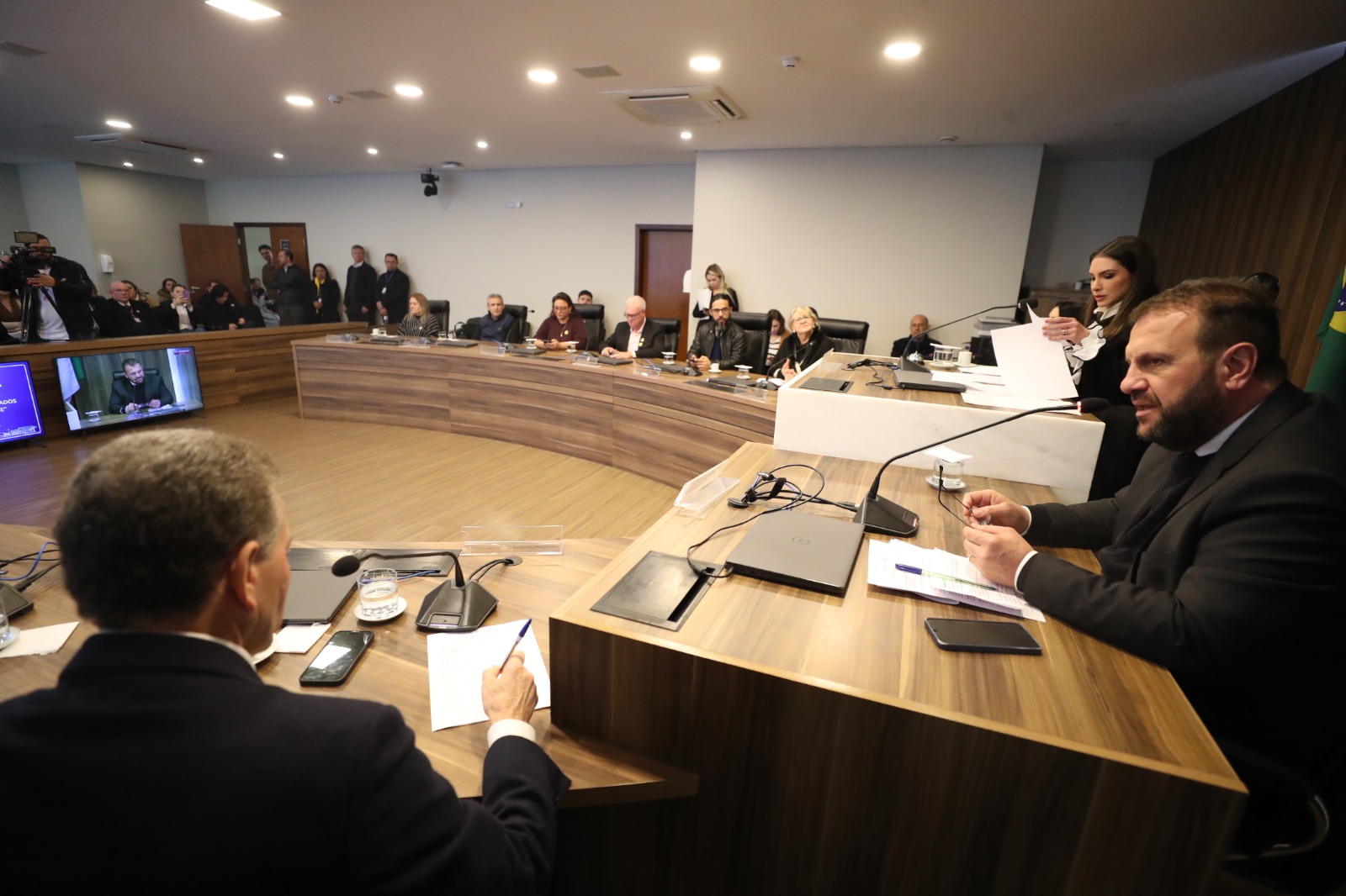 Com licitação autorizada em 48 municípios, secretário apresenta maior programa de creches do país na Assembleia