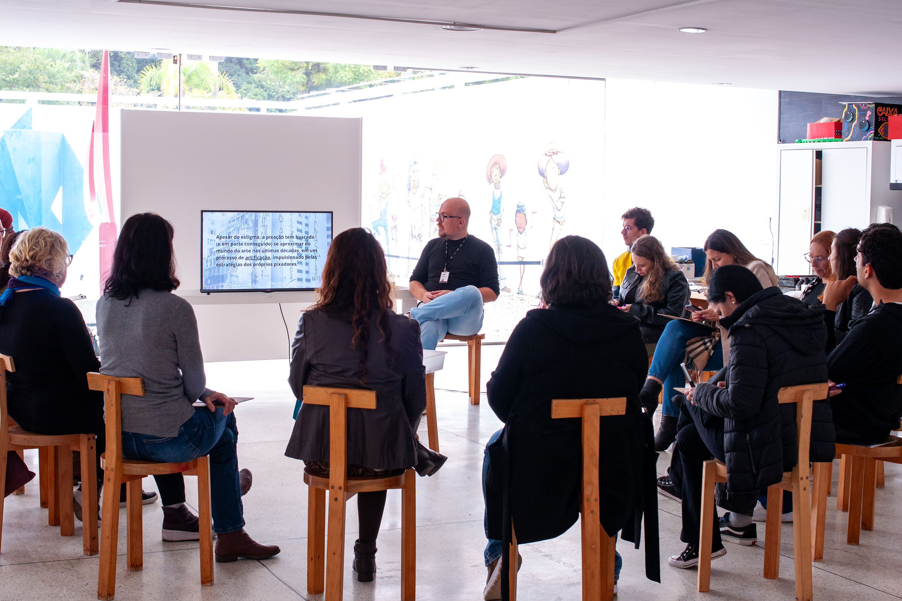 MON realiza oficina de arte têxtil para professores