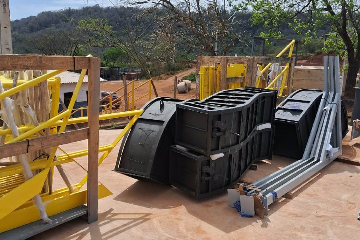 Sanepar recebe equipamentos gigantes para obra em ETE de Londrina