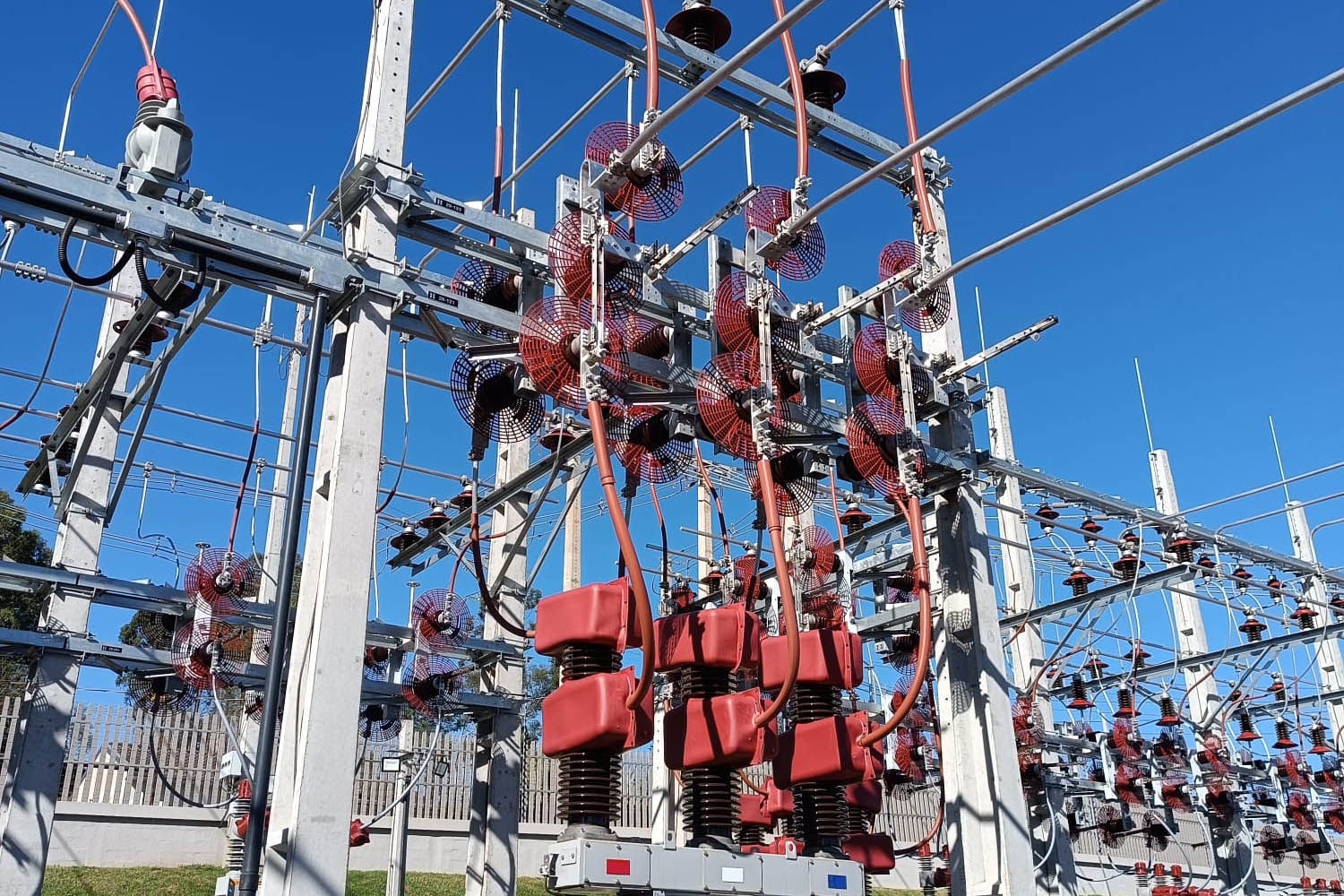 Novas subestações da Copel contam com mecanismos de proteção para impedir acesso e toque acidental de pequenos animais