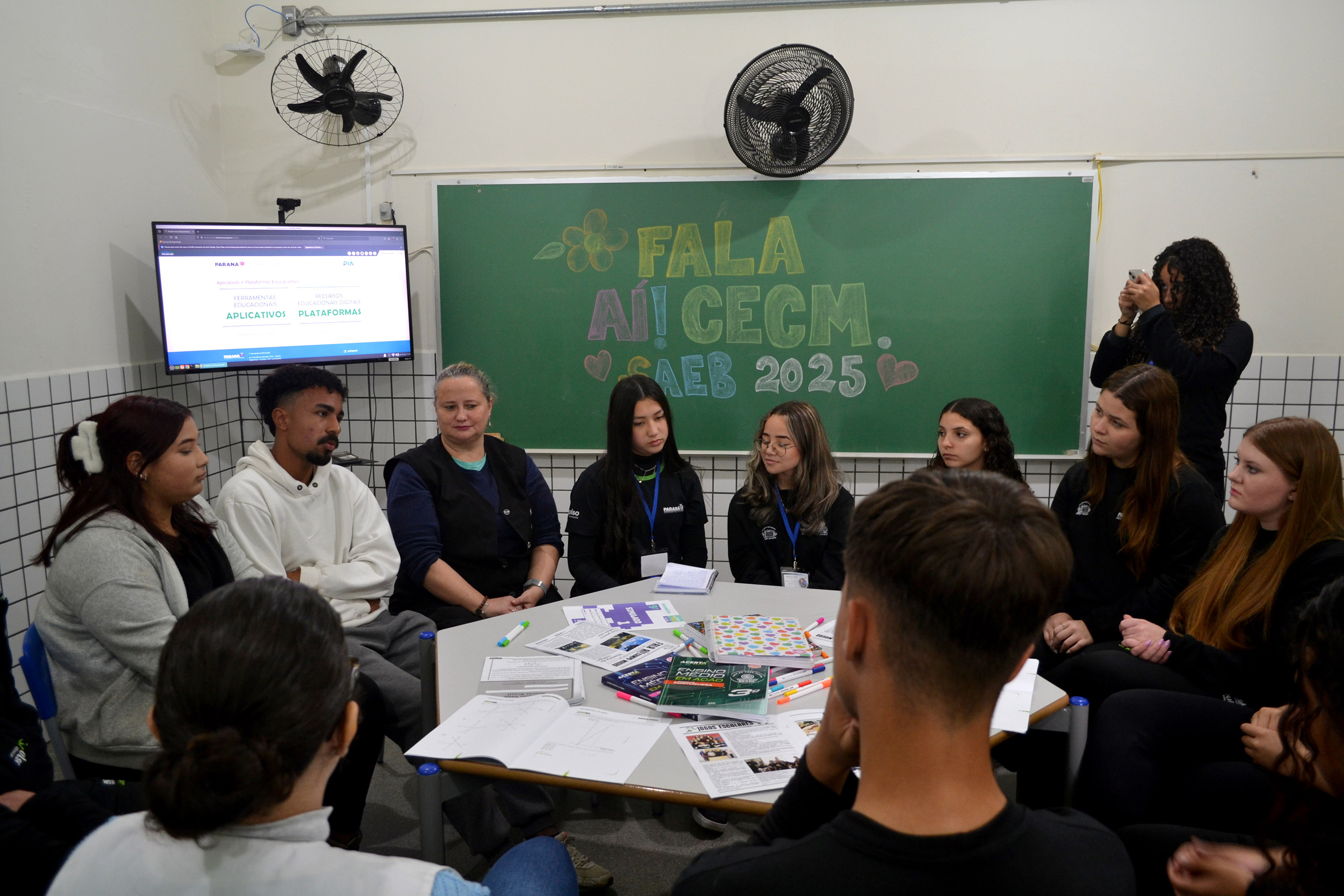 Parceiro da Escola: Colégio Estadual lança jornal produzido por alunos