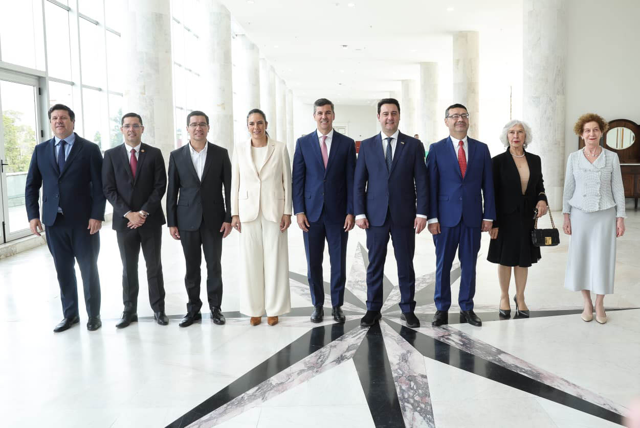O governador Carlos Massa Ratinho Junior recebe nesta terça-feira(9), o presidente do Paraguai, Santiago Peña e comitiva do Paraguai no Palácio Iguaçu.