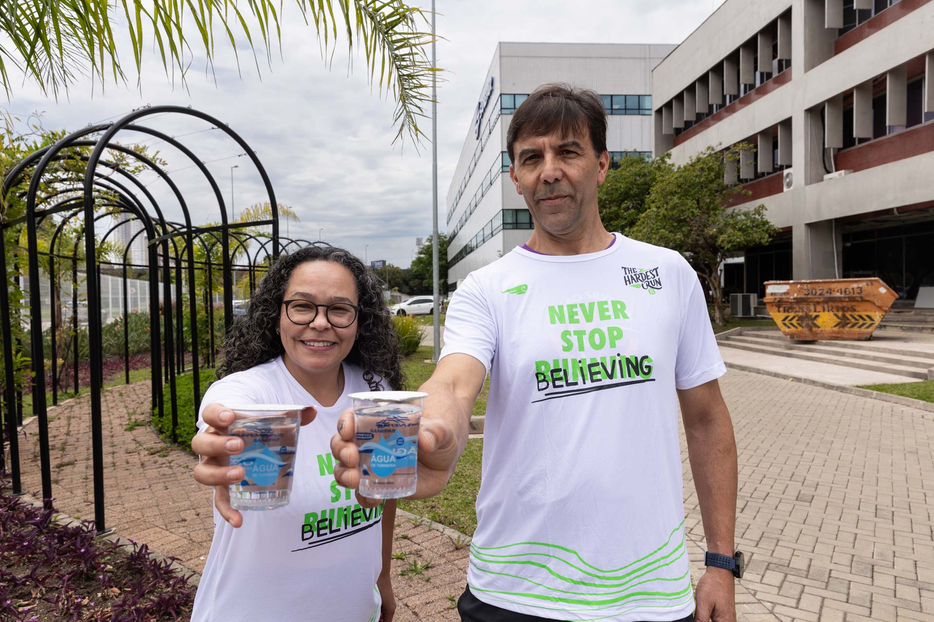 The Hardest Run  48 mil copos de água da Sanepar vão hidratar 16,2 mil corredores solidários em Curitiba