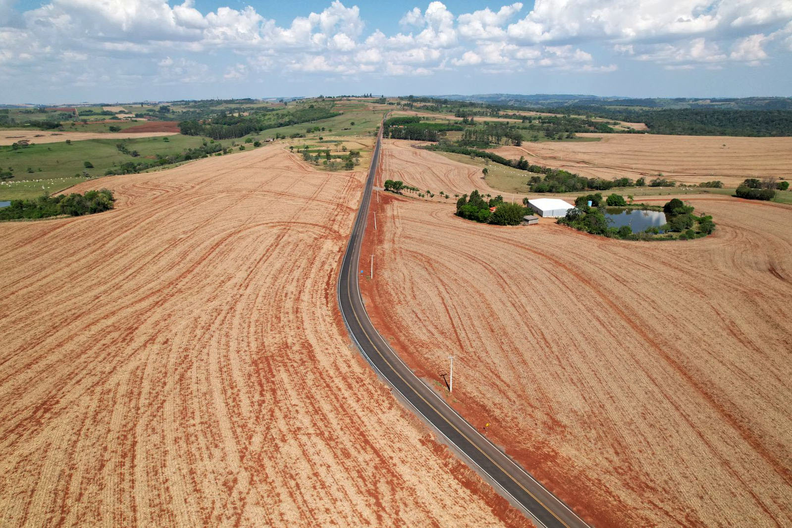 obra de pavimentação de estrada entre Ramilândia e Santa Helena
