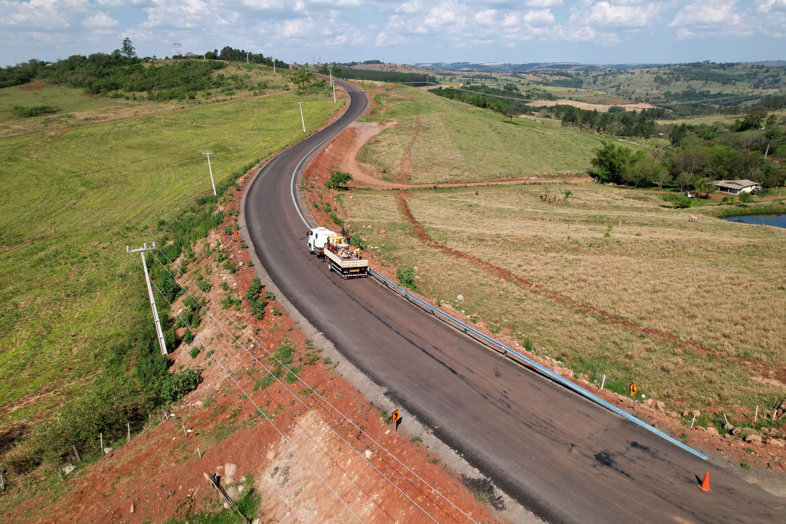 obra de pavimentação de estrada entre Ramilândia e Santa Helena