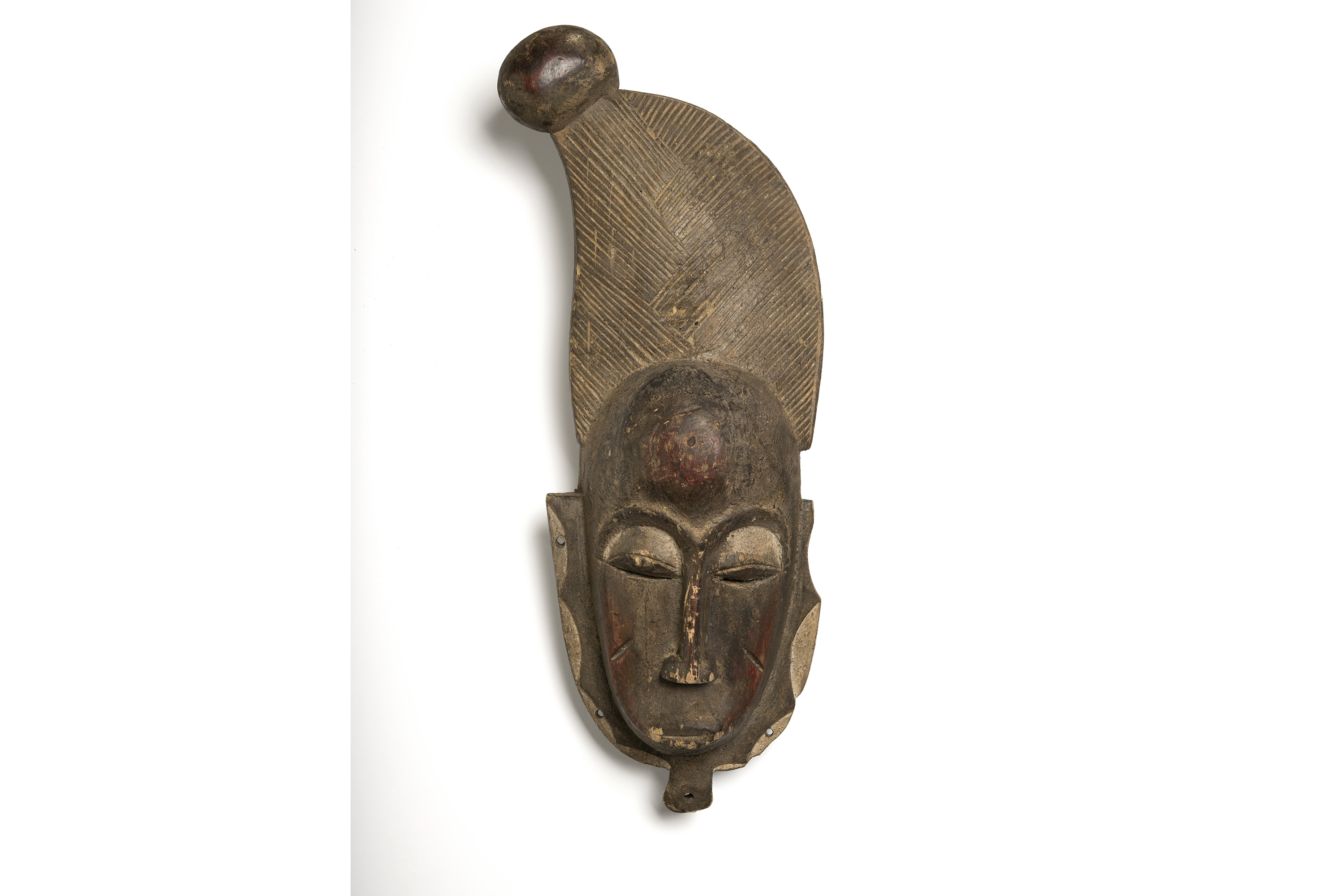 Museu Oscar Niemeyer leva coleção de arte africana a Assaí