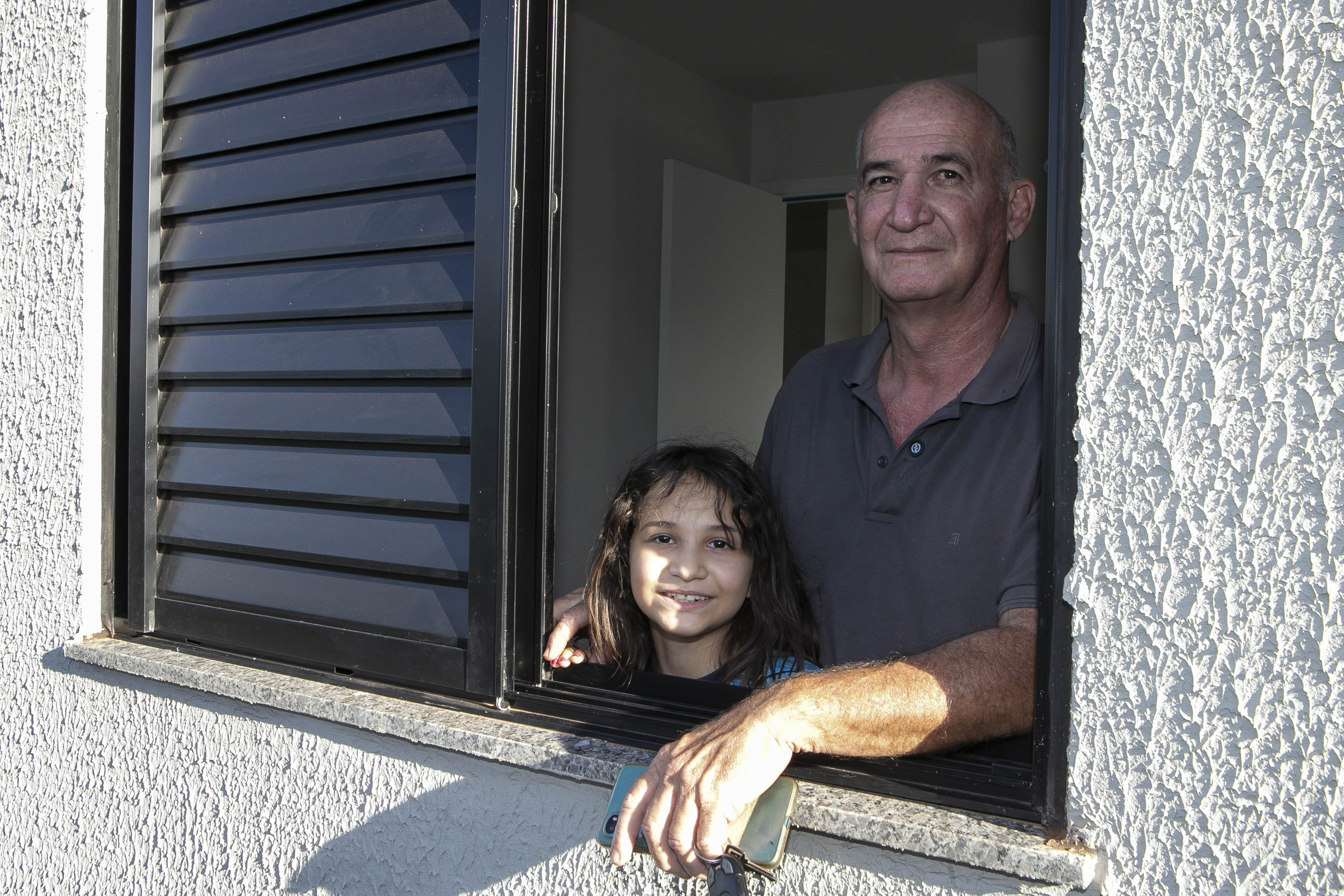 Londrina, 24 de outubro de 2025 - Mauricio Pescuma, 62 anos, comerciante, primeira pessoa a utilizar o financiamento para idosos do governo do Paraná.