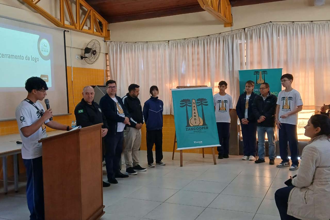 Tecnologia e trabalho em equipe: cooperativa-mirim transforma rotina de estudantes em colégio em Sarandi