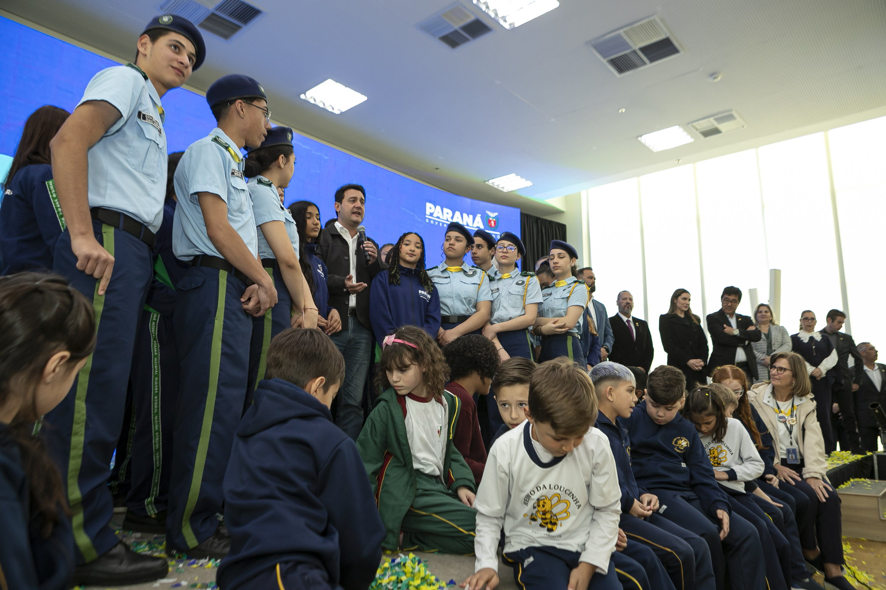 Estado apoiará municípios na implementação de inglês e robótica no Ensino Fundamental I