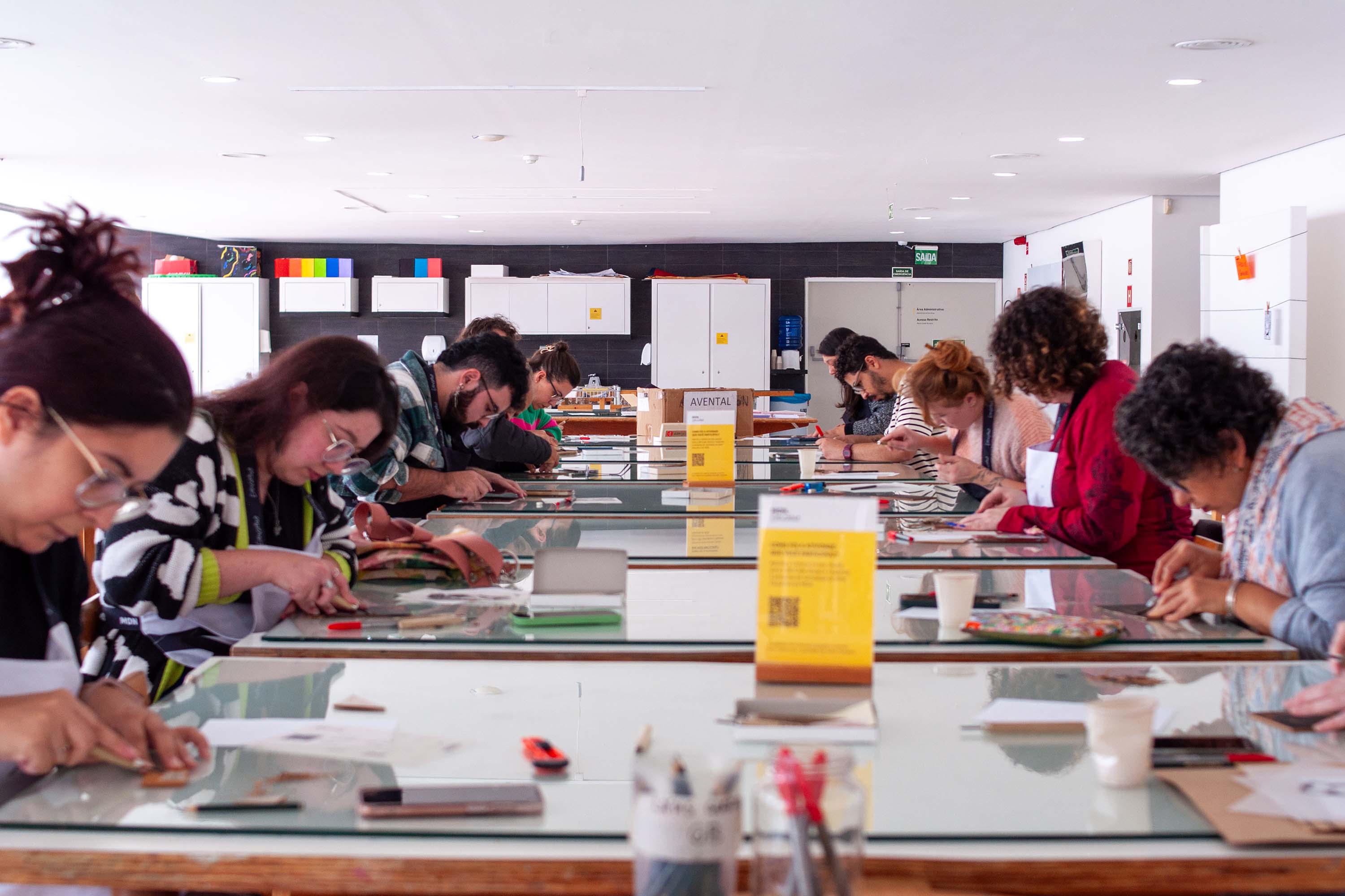 MON realiza oficina de desenho inspirada na mostra da artista Teca Sandrini