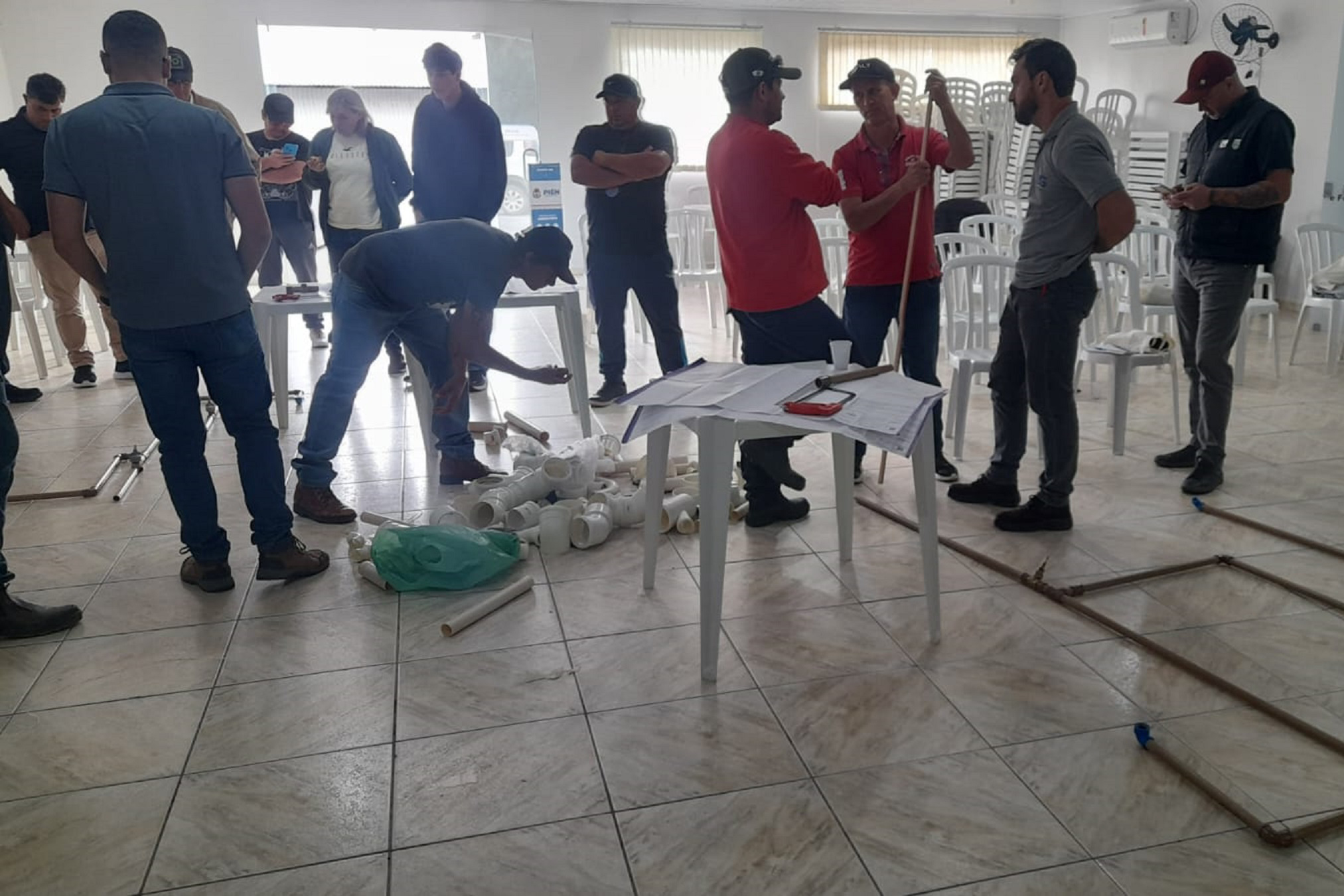 Sanepar oferece curso gratuito de manutenção hidráulica e ligação de esgoto para moradores de Piên