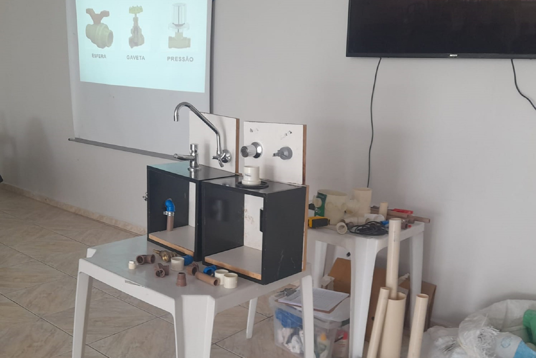 Sanepar oferece curso gratuito de manutenção hidráulica e ligação de esgoto para moradores de Piên