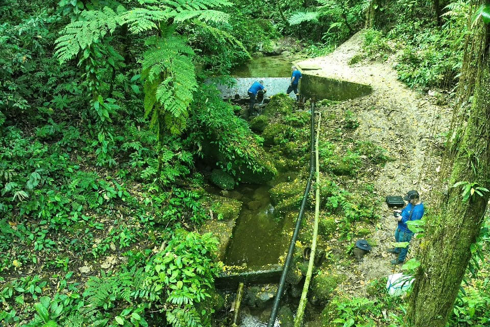 Projeto SegHidro realiza coletas em minas e poço da Sanepar no Litoral