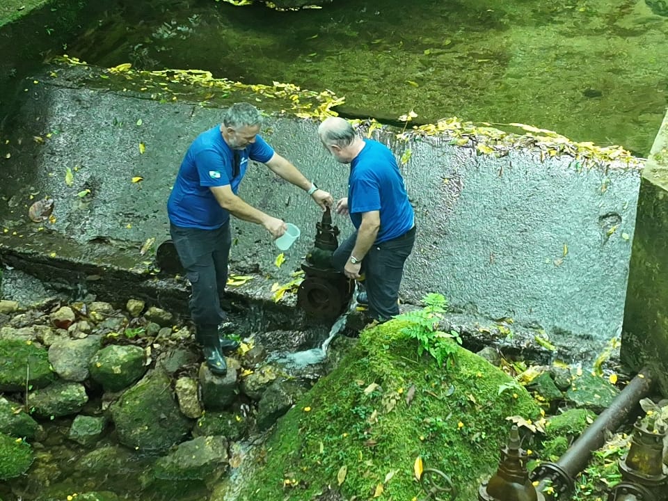 Projeto SegHidro realiza coletas em minas e poço da Sanepar no Litoral