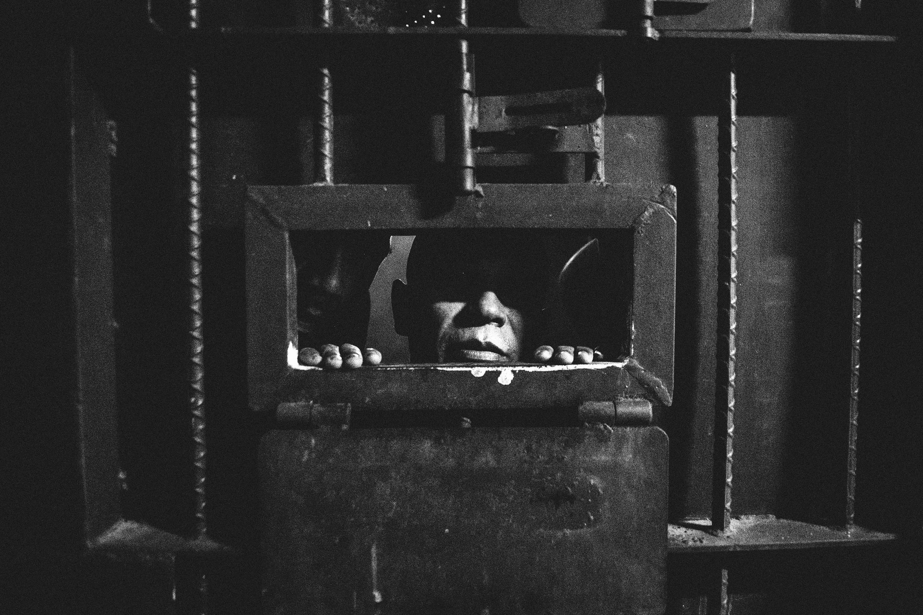 CULTURA: MIS-PR promove visita guiada noturna em exposição com temática carcerária