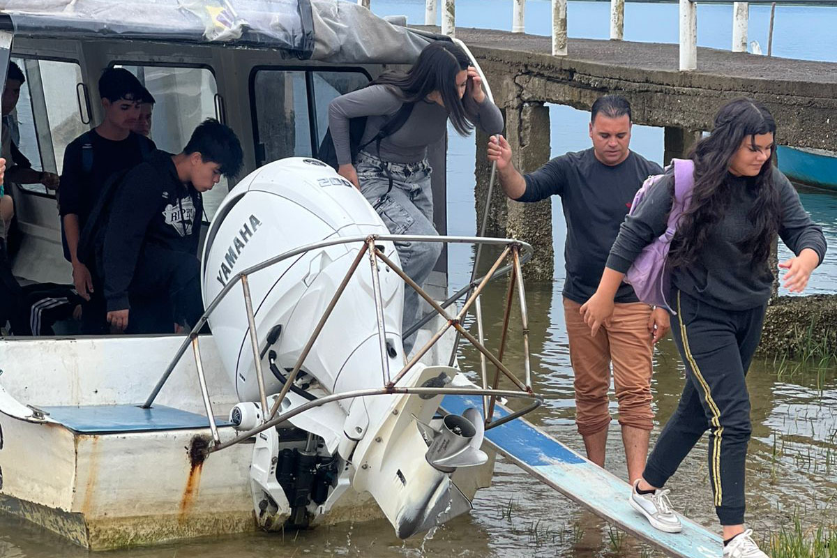 De barco para a escola: transporte aquaviário leva alunos de comunidades ribeirinhas e litorâneas às aulas
