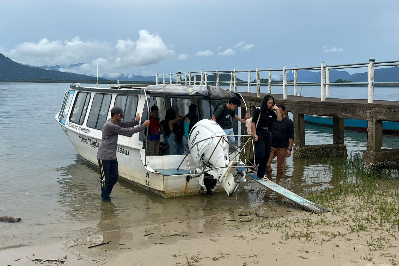De barco para a escola: transporte aquaviário leva alunos de comunidades ribeirinhas e litorâneas às aulas