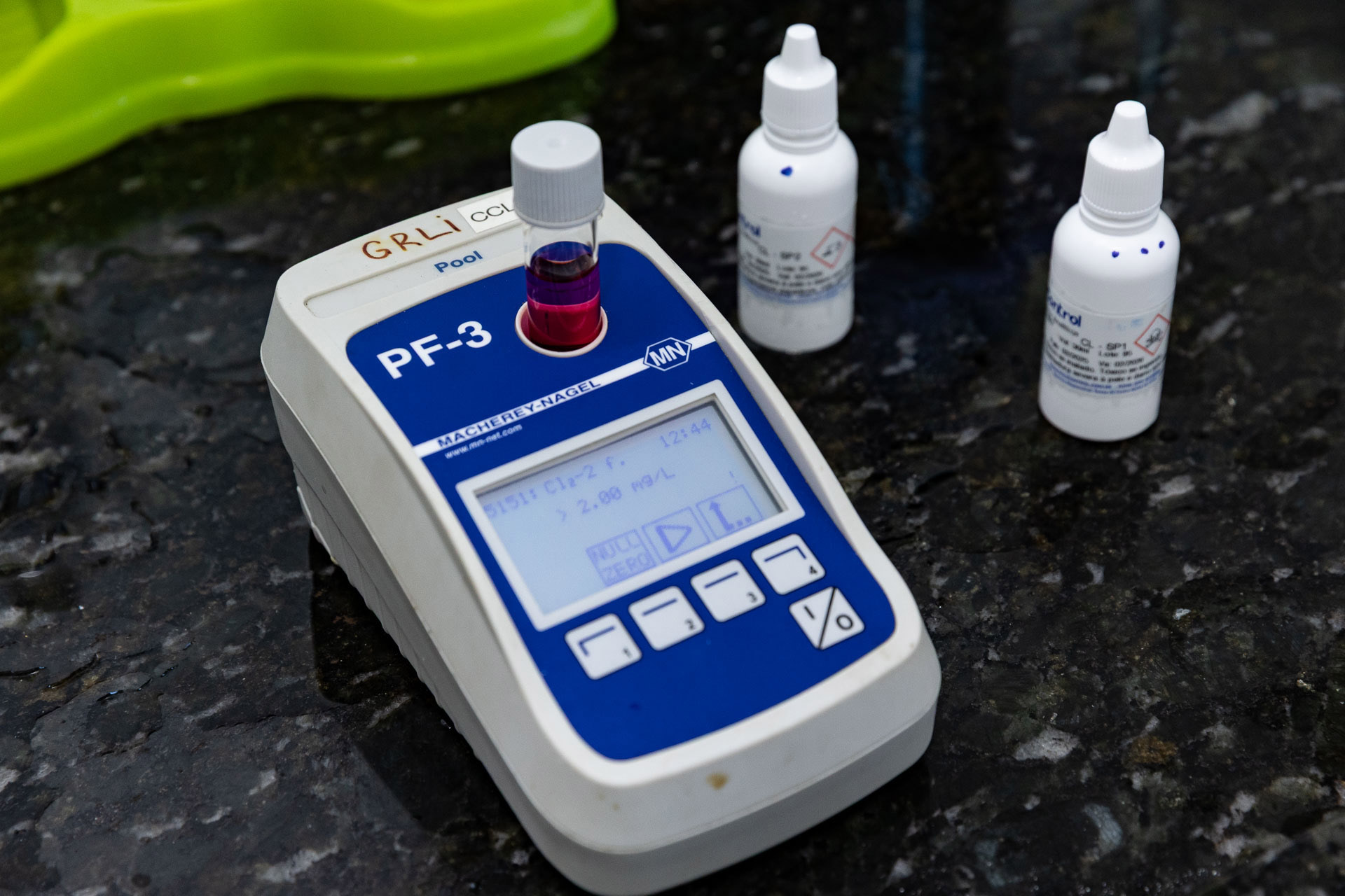 Água de caixa-d’água sem limpeza e sem uso no litoral apresenta contaminação por bactérias em análise laboratorial feita pela Sanepar