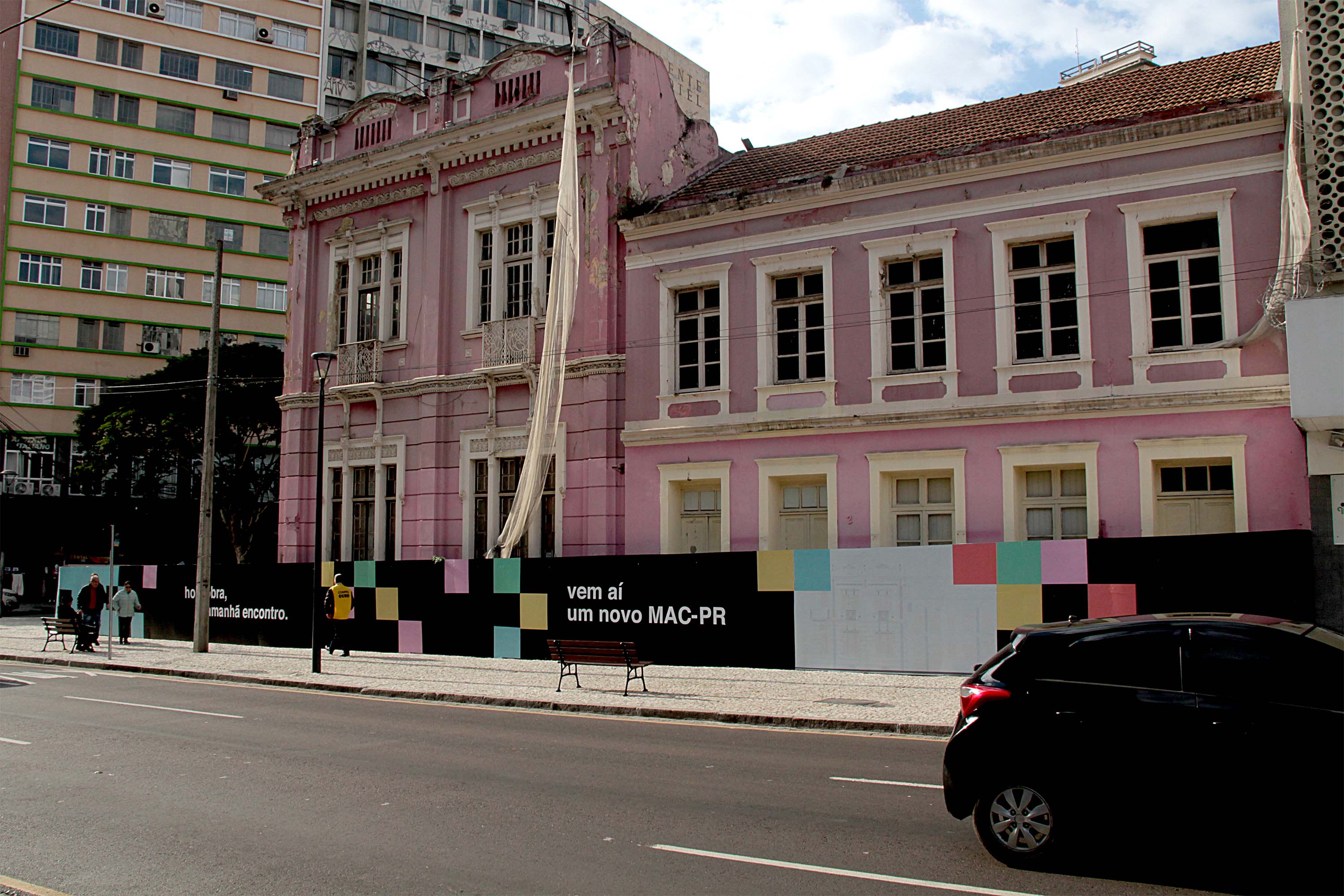 Estado firma acordo para retomada das obras do MAC-PR