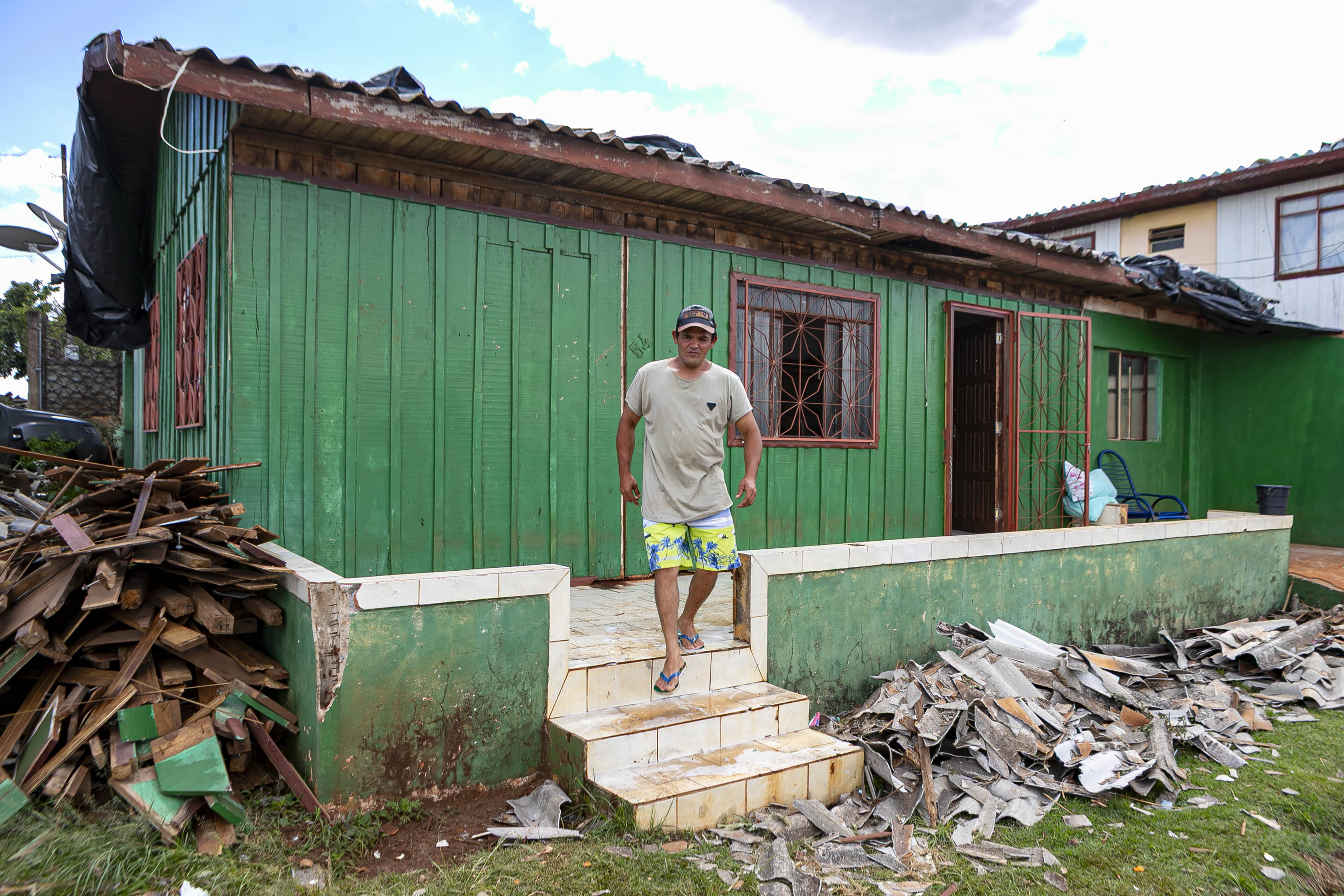 Moradores de Rio Bonito começam a reconstruir a vida A