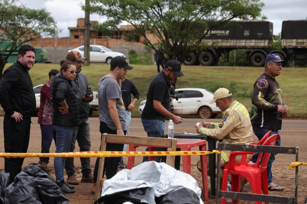 Em Rio Bonito do Iguaçu, Ratinho Junior anuncia força-tarefa para reconstrução das casas 2 A