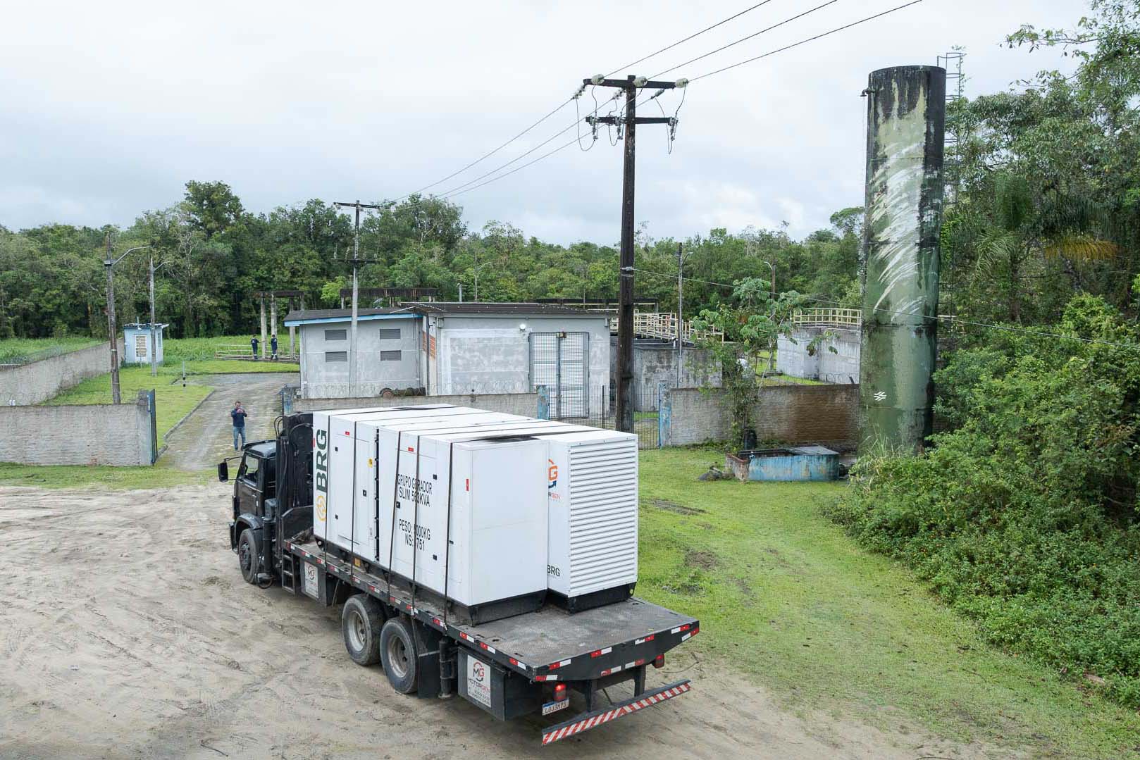 Sanepar reforça litoral com a chegada de 31 geradores elétricos para o verão
