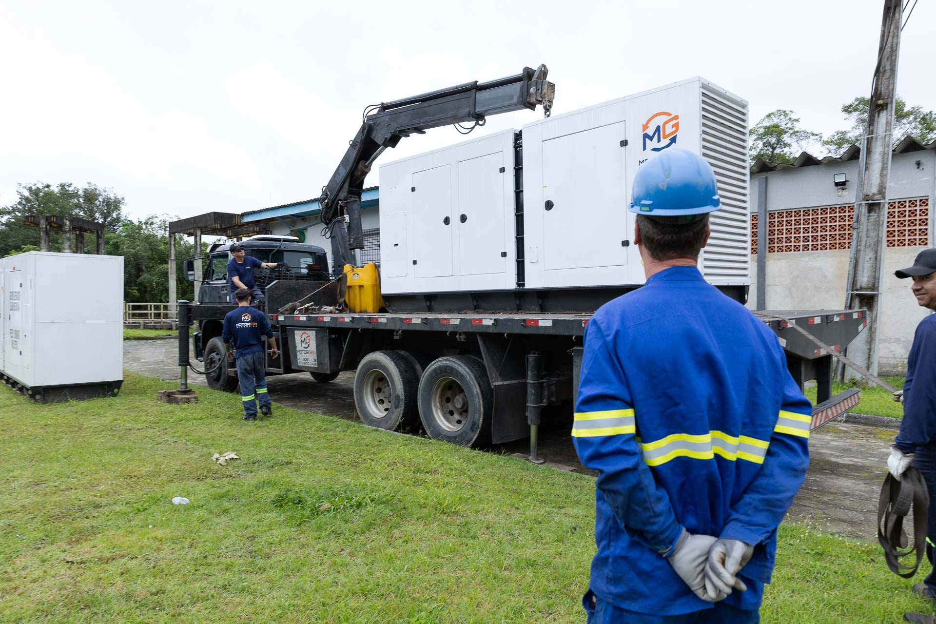 Sanepar reforça litoral com a chegada de 31 geradores elétricos para o verão