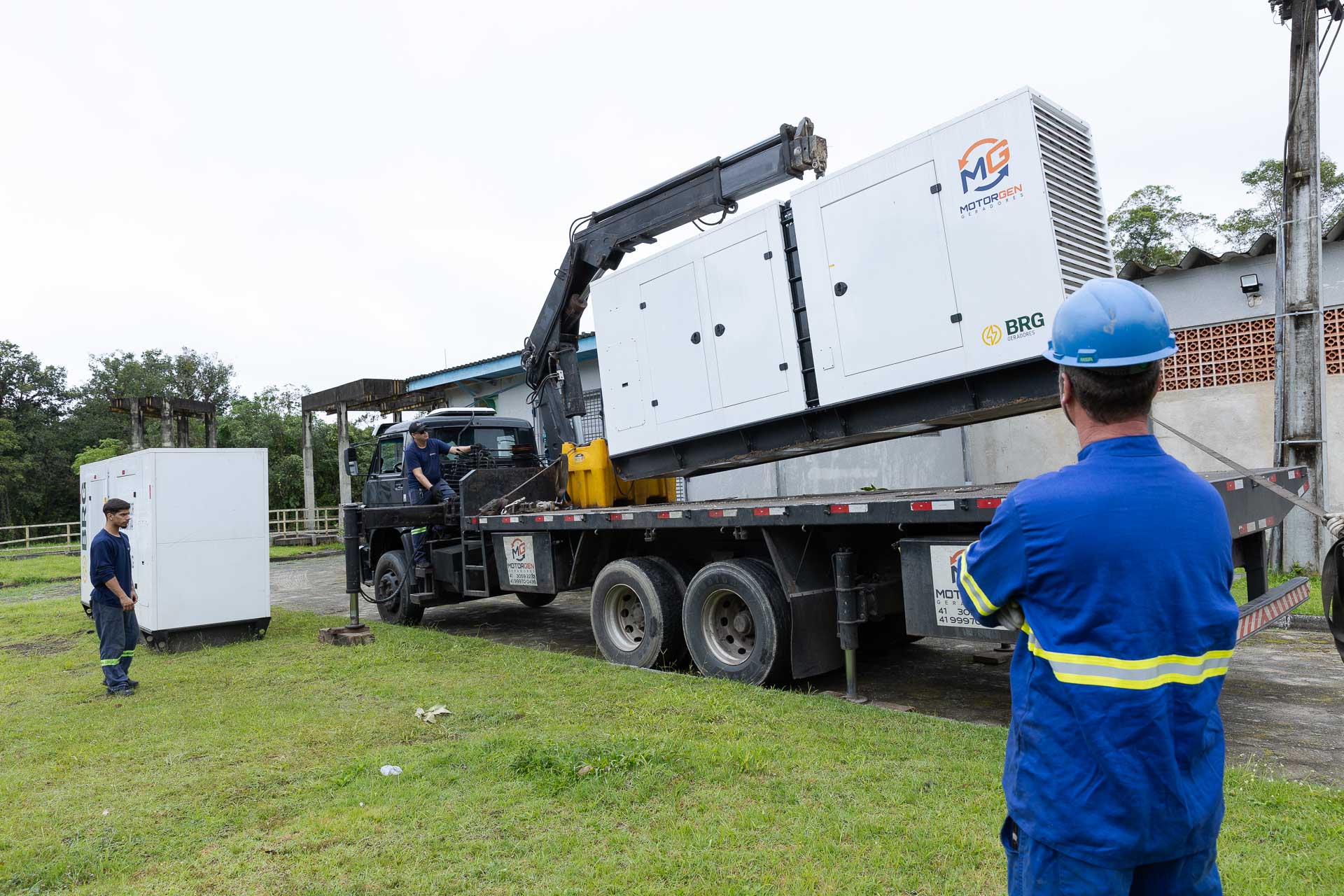 Sanepar reforça litoral com a chegada de 31 geradores elétricos para o verão