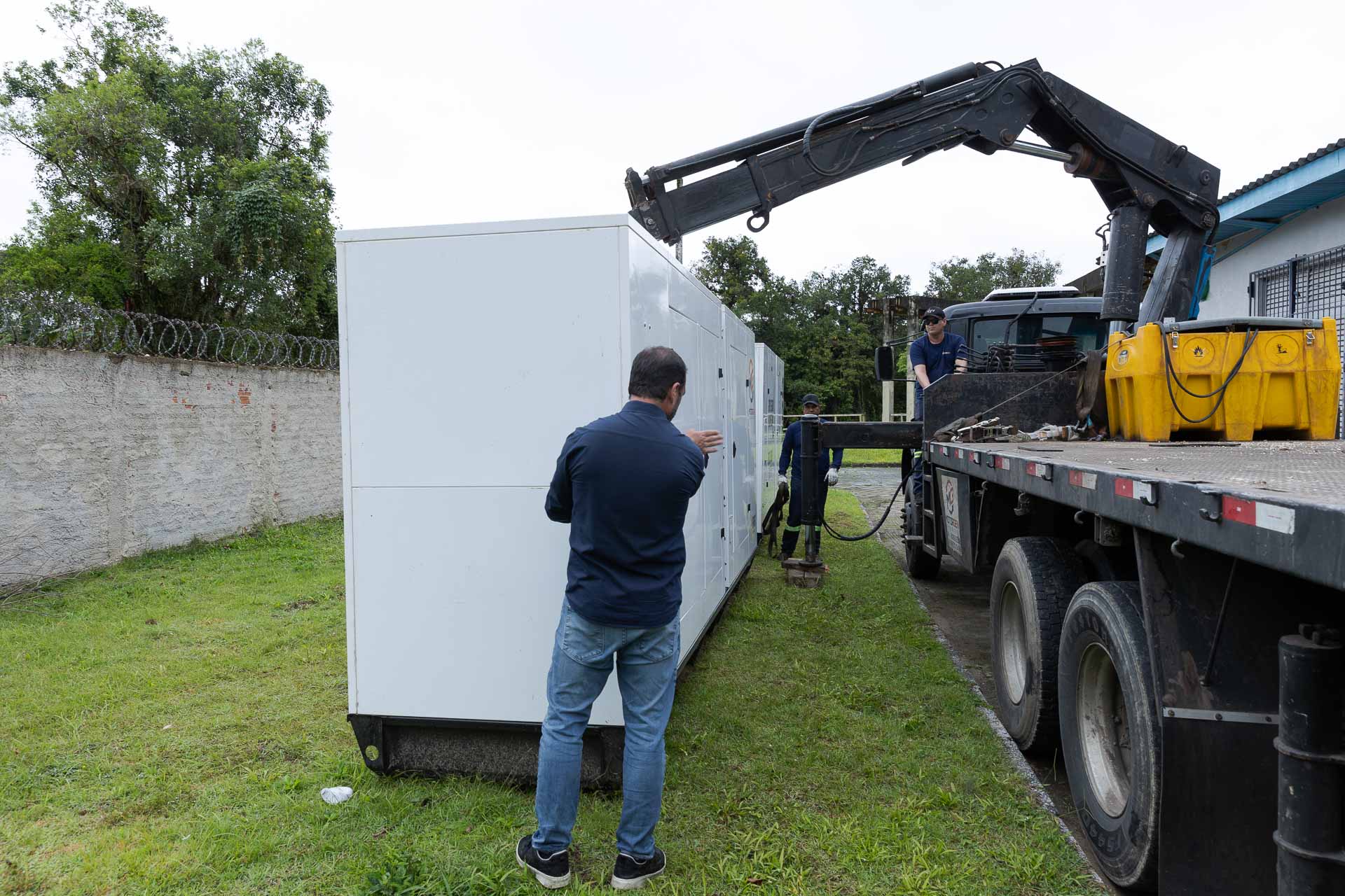 Sanepar reforça litoral com a chegada de 31 geradores elétricos para o verão