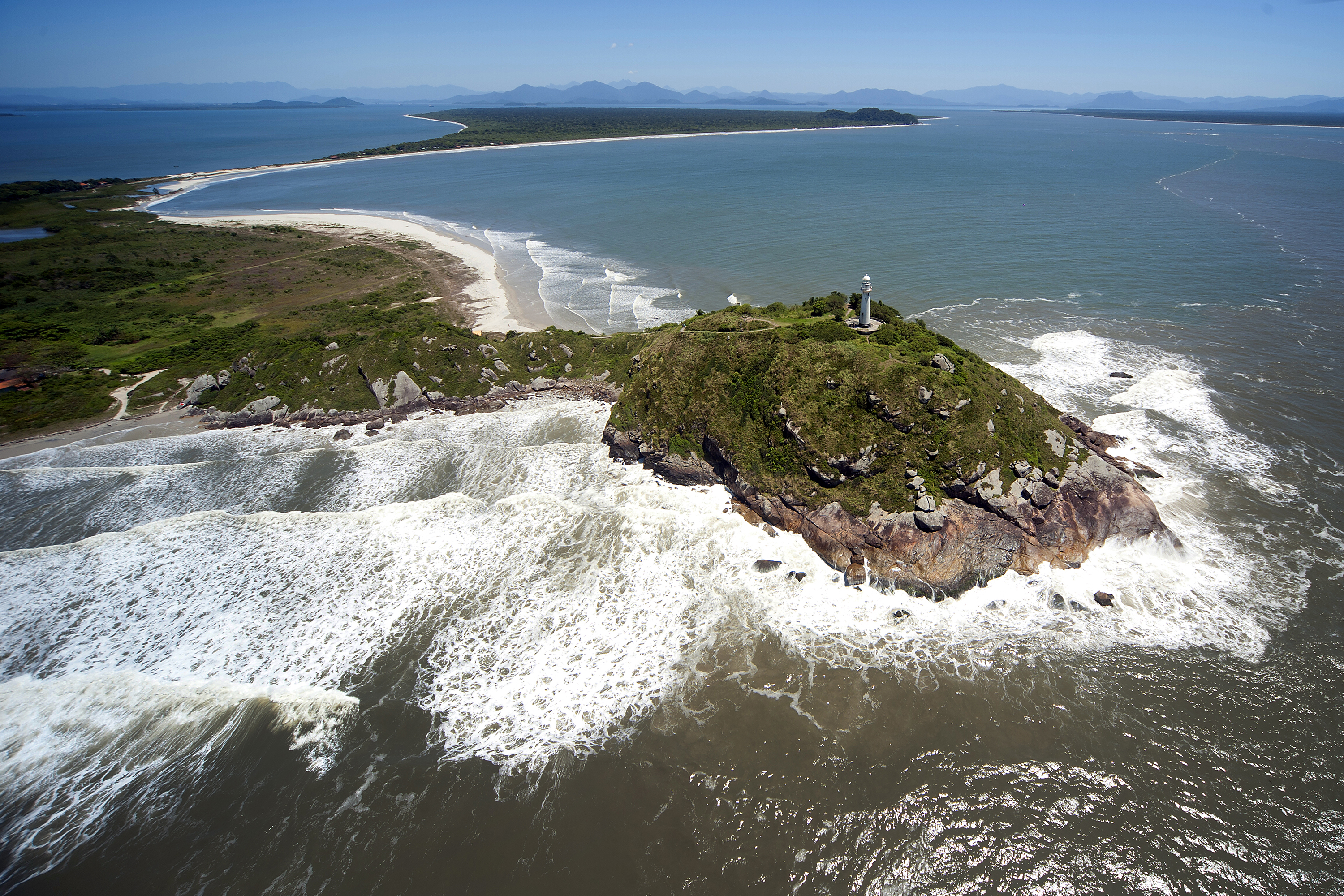  Instituto Água e Terra promoveu a abertura do processo de cadastramento de pessoas físicas e jurídicas interessadas em prestar serviços de comércio ambulante em locais pré-determinados na Ilha do Mel, em Paranaguá.